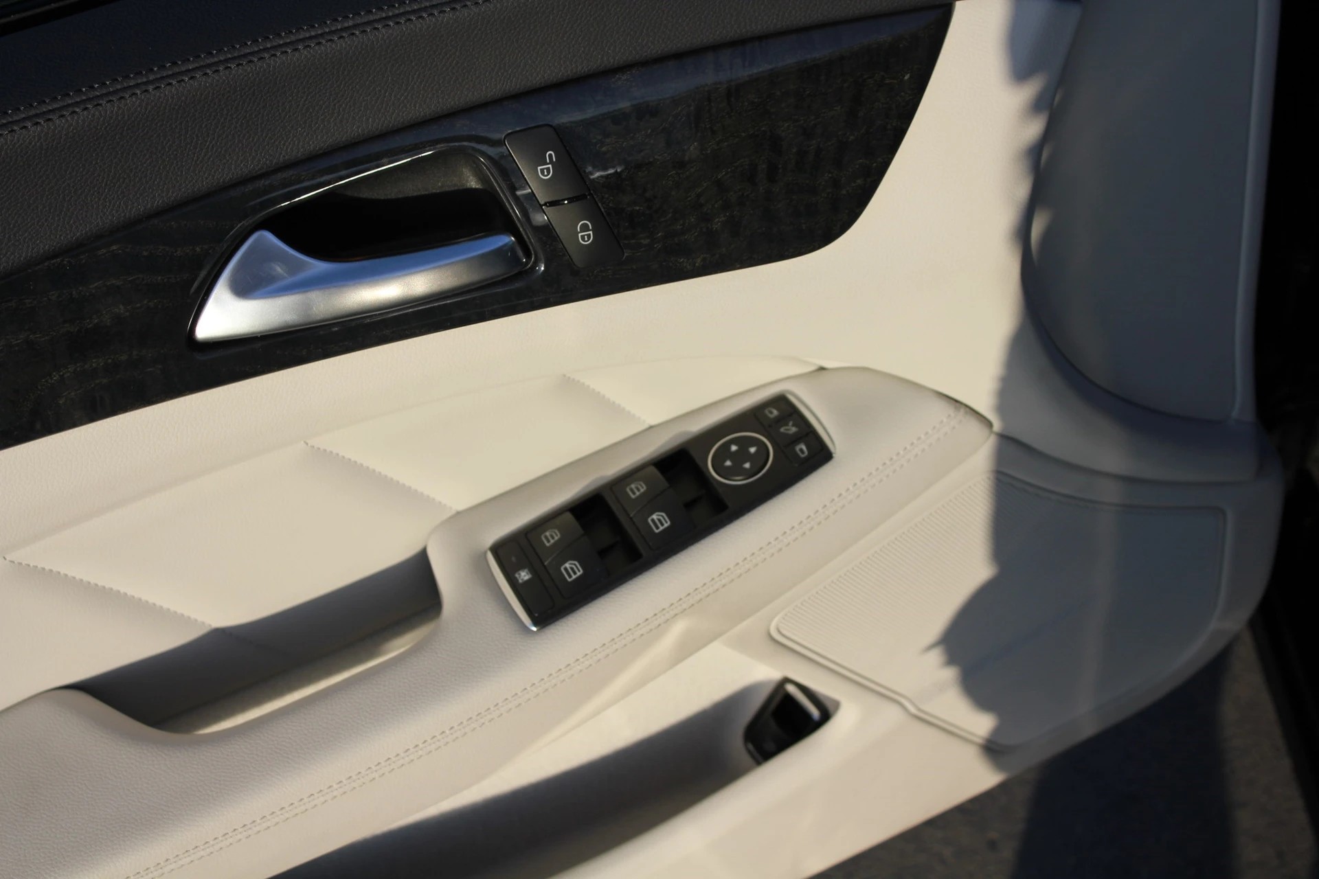 MERCEDES-BENZ CLS Shooting Brake 250 BlueTEC 4Matic 7G-Tronic-image-13