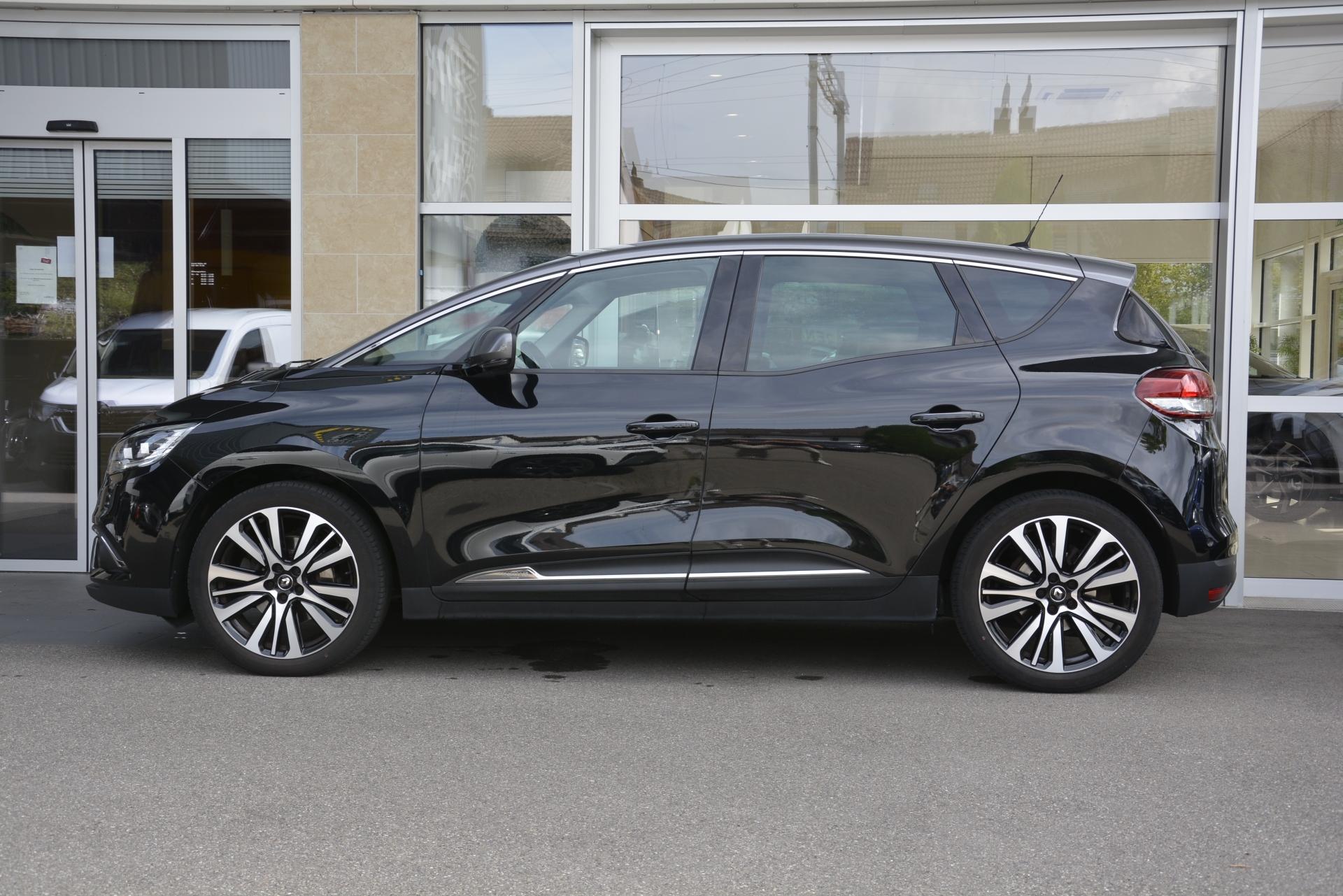 RENAULT Scenic 1.3 TCe 160 Initiale EDC-image-2