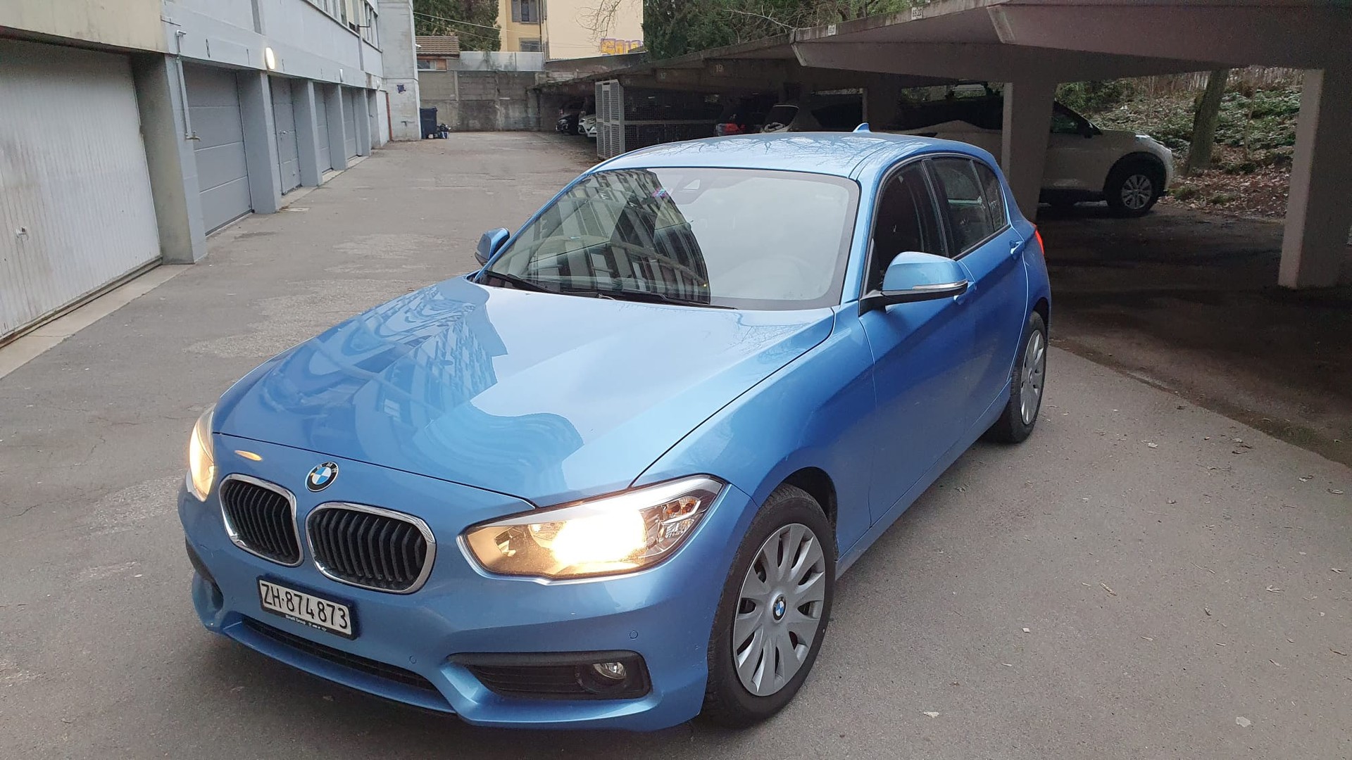 BMW 118i-image-1