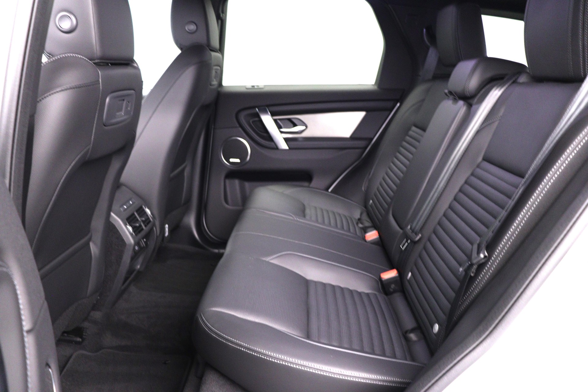 LAND ROVER Discovery Sport 1.5 T 270e Dynamic SE mit AHK-image-8