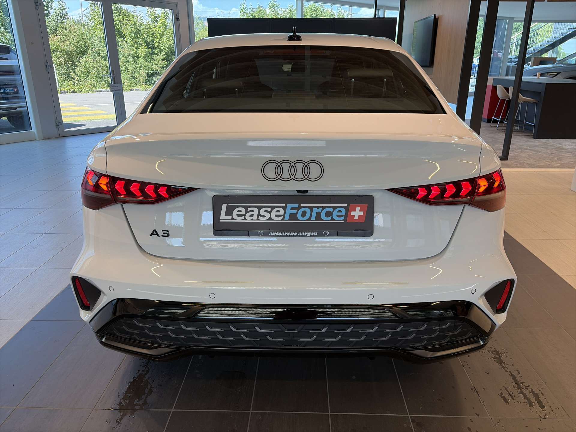 AUDI A3 Limousine 35 TFSi S-Line S-Tronic Automat-image-12