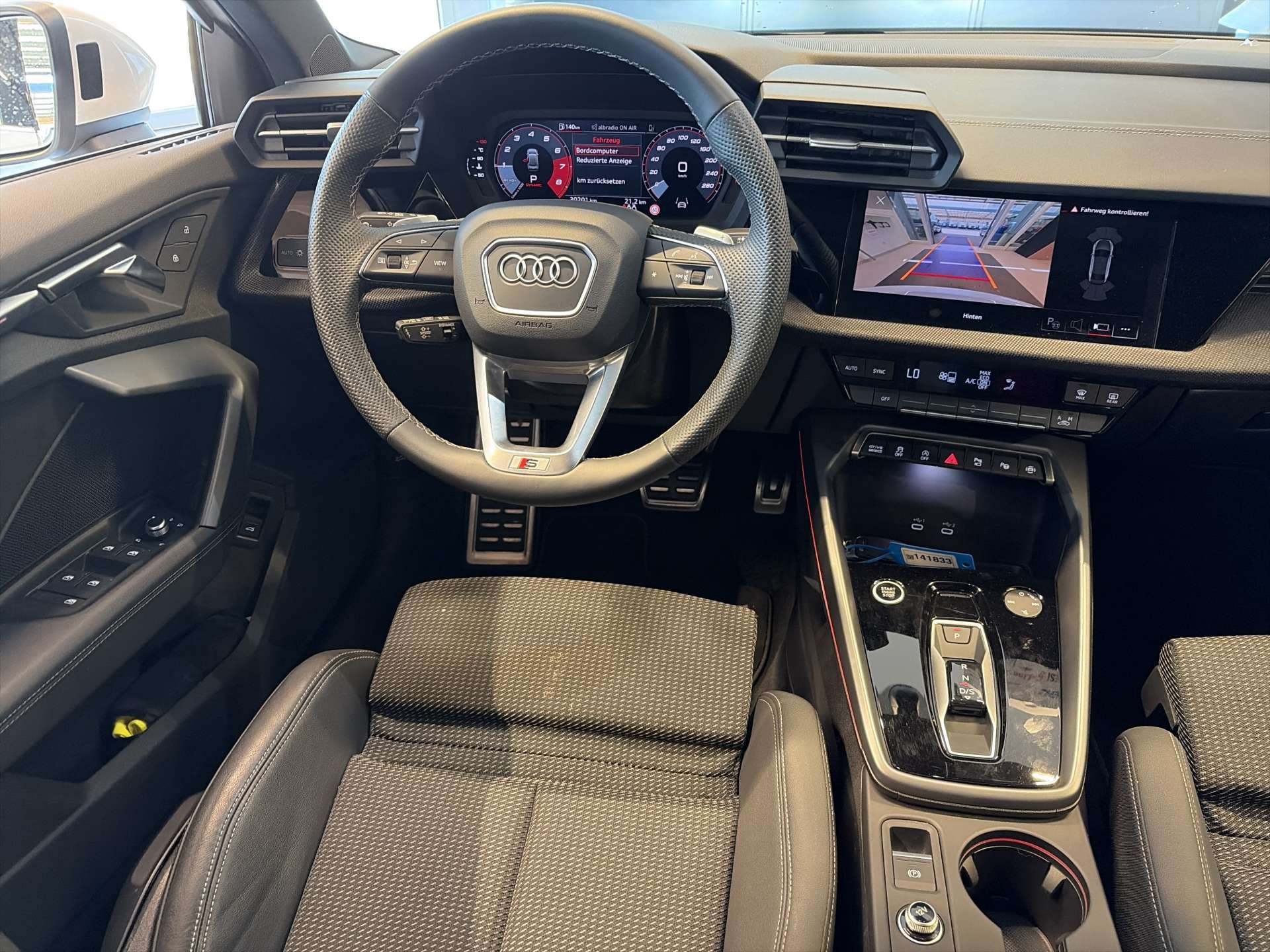 AUDI A3 Limousine 35 TFSi S-Line S-Tronic Automat-image-4