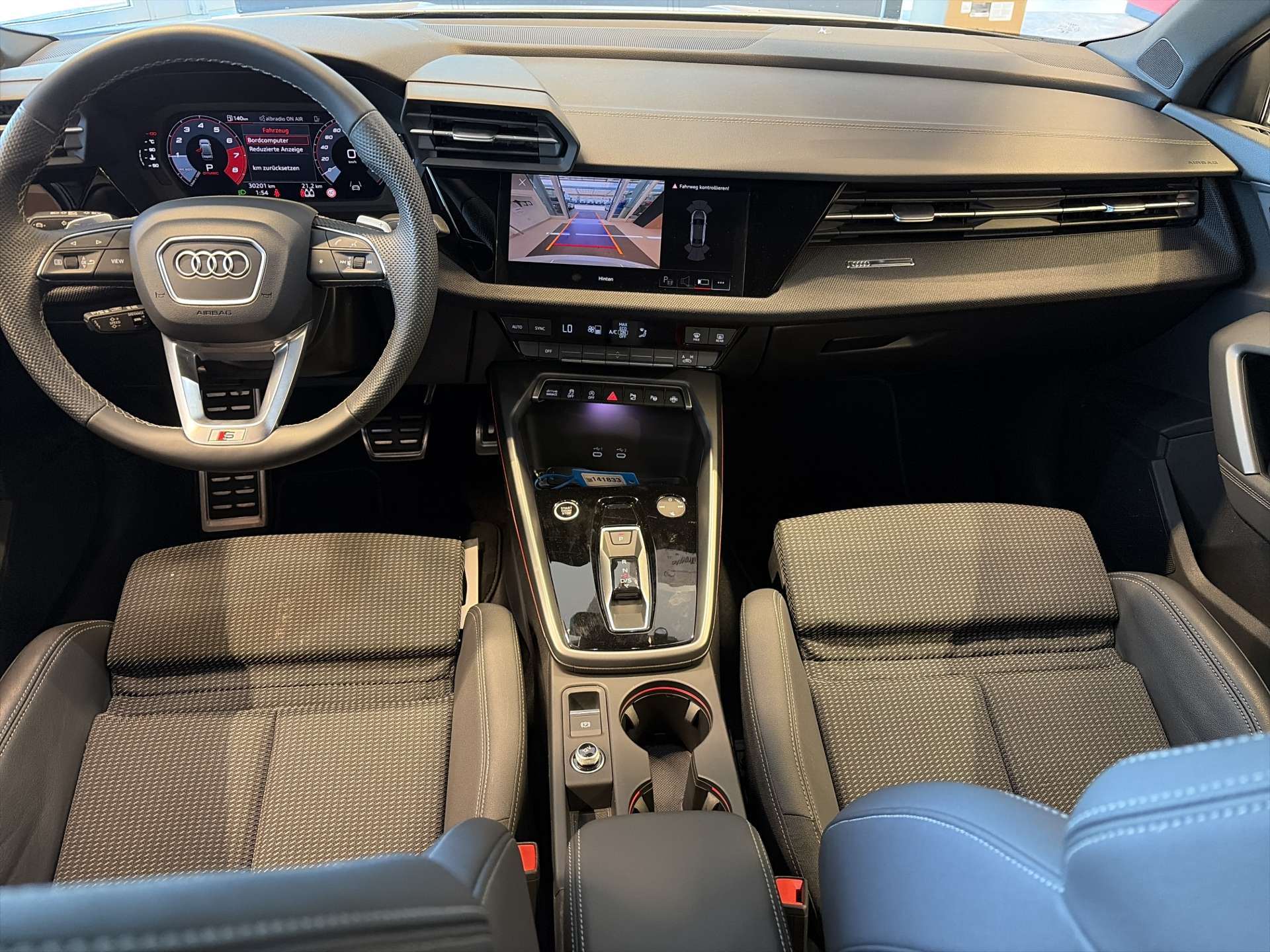AUDI A3 Limousine 35 TFSi S-Line S-Tronic Automat-image-14