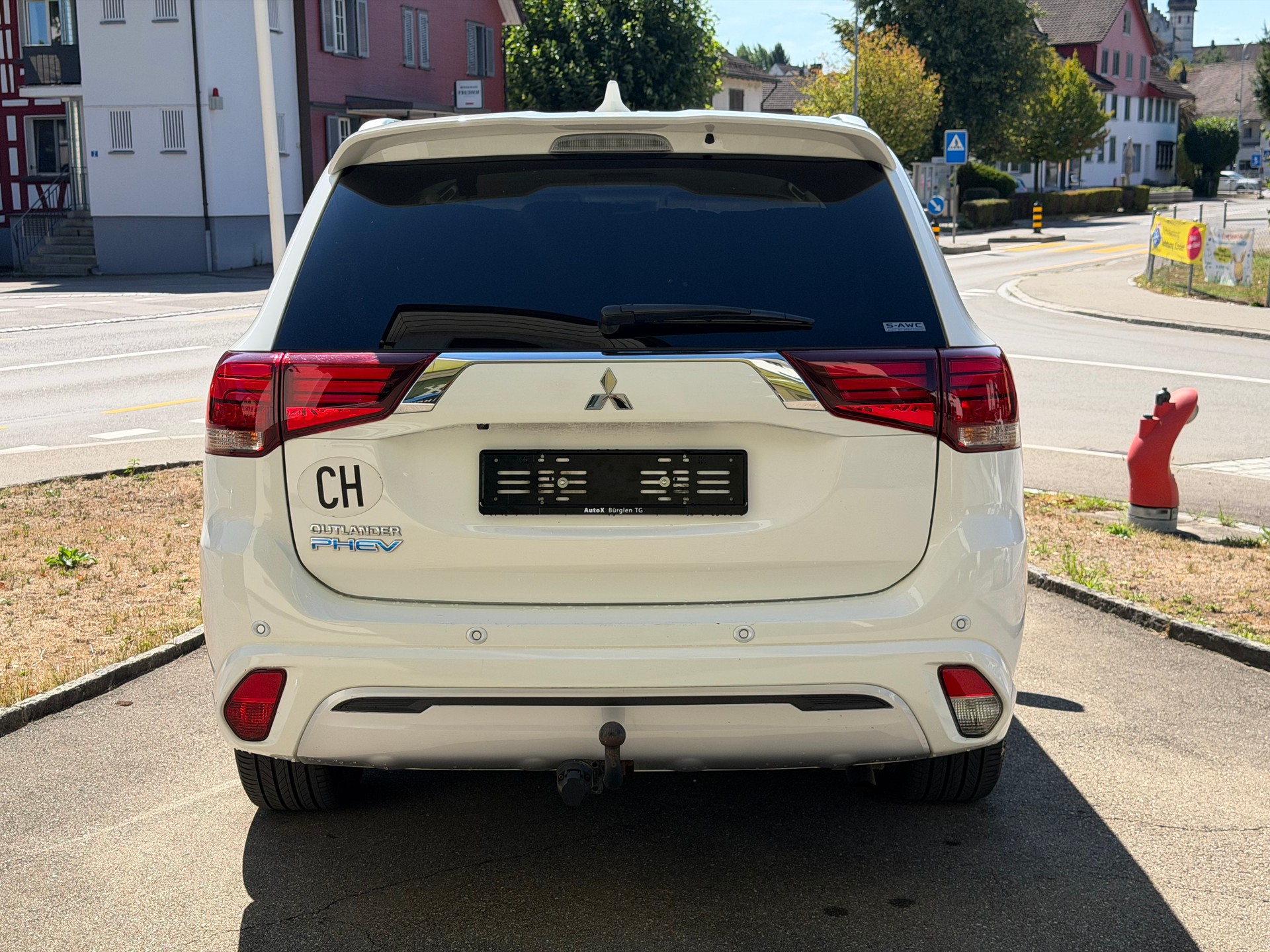 MITSUBISHI Outlander 2.4 PHEV Diamond 4WD Automatic-image-8