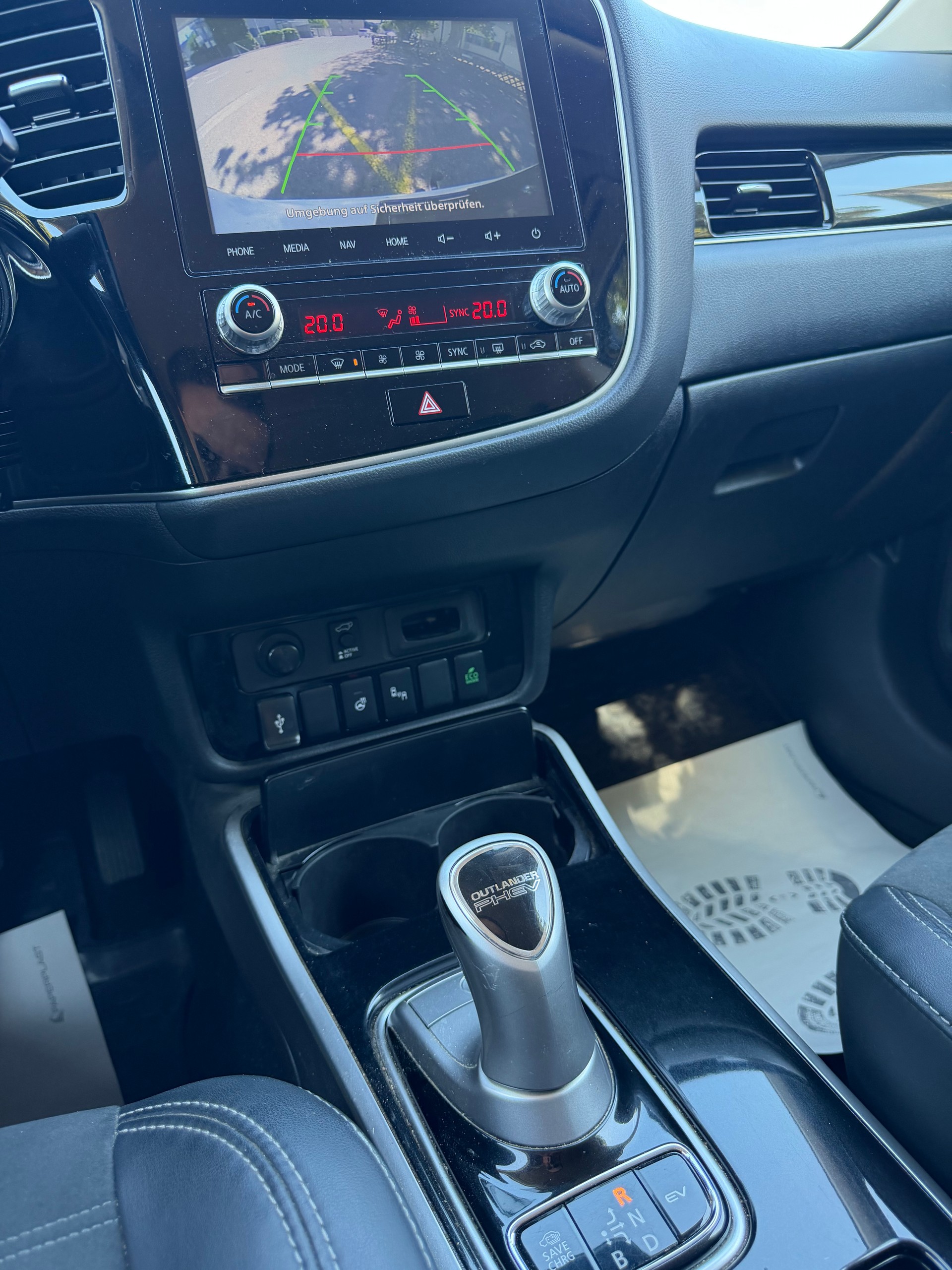 MITSUBISHI Outlander 2.4 PHEV Diamond 4WD Automatic-image-10