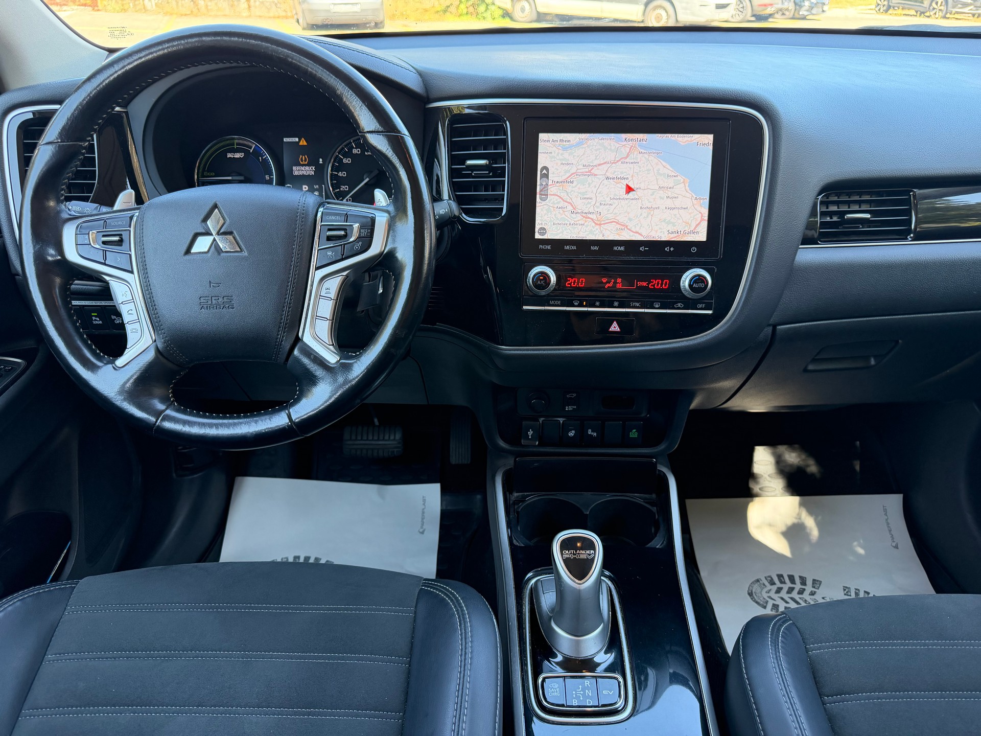 MITSUBISHI Outlander 2.4 PHEV Diamond 4WD Automatic-image-9