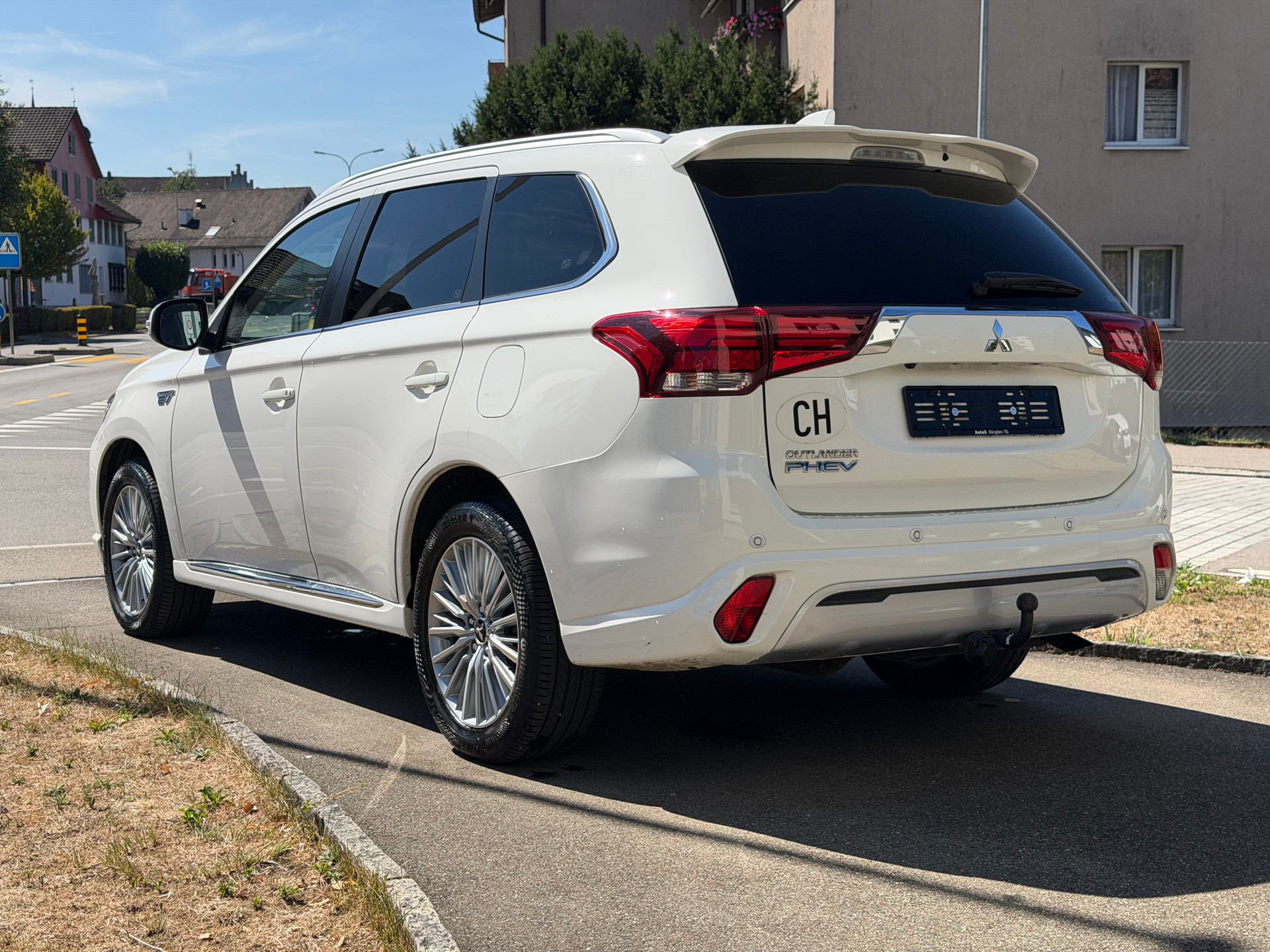 MITSUBISHI Outlander 2.4 PHEV Diamond 4WD Automatic-image-6
