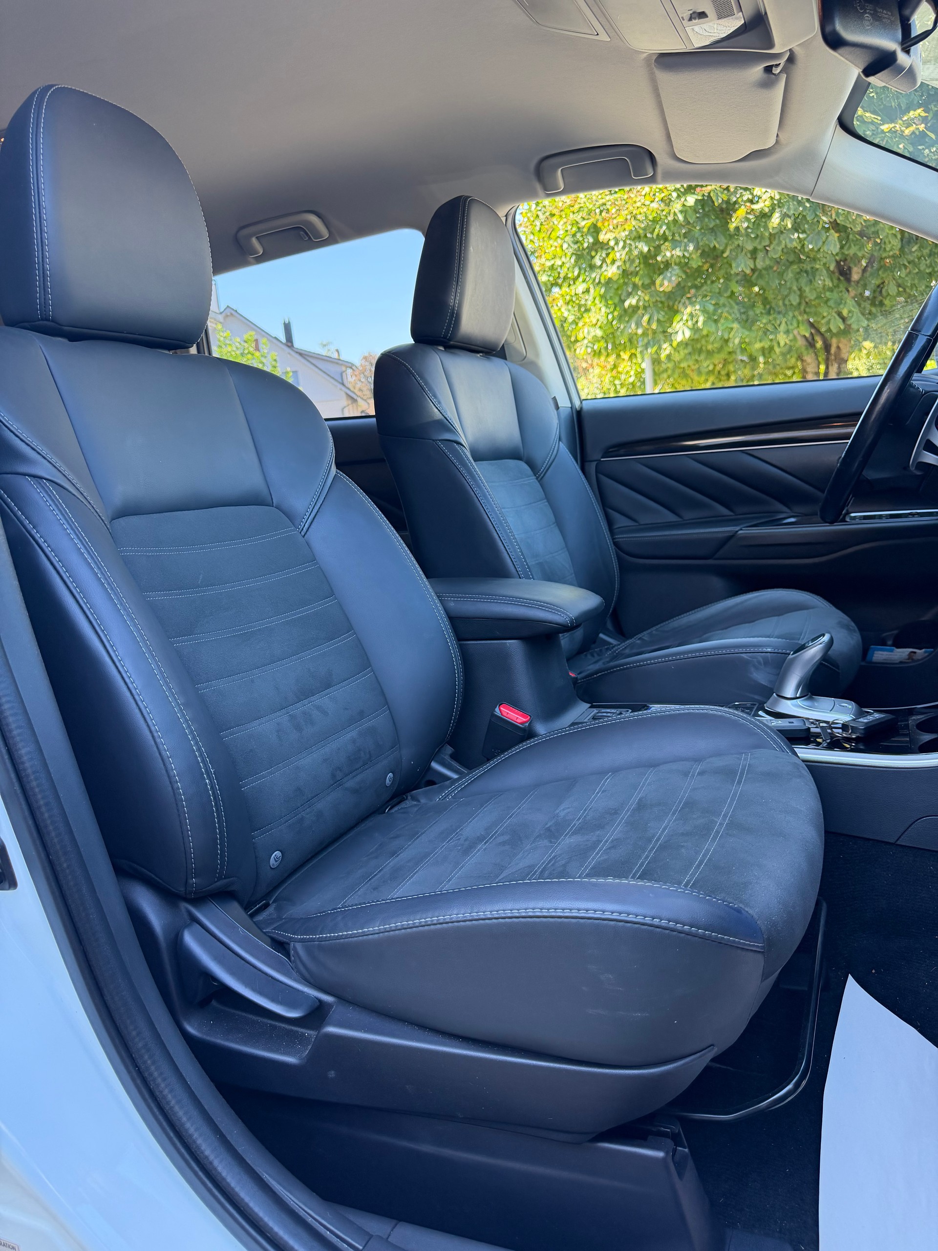 MITSUBISHI Outlander 2.4 PHEV Diamond 4WD Automatic-image-13