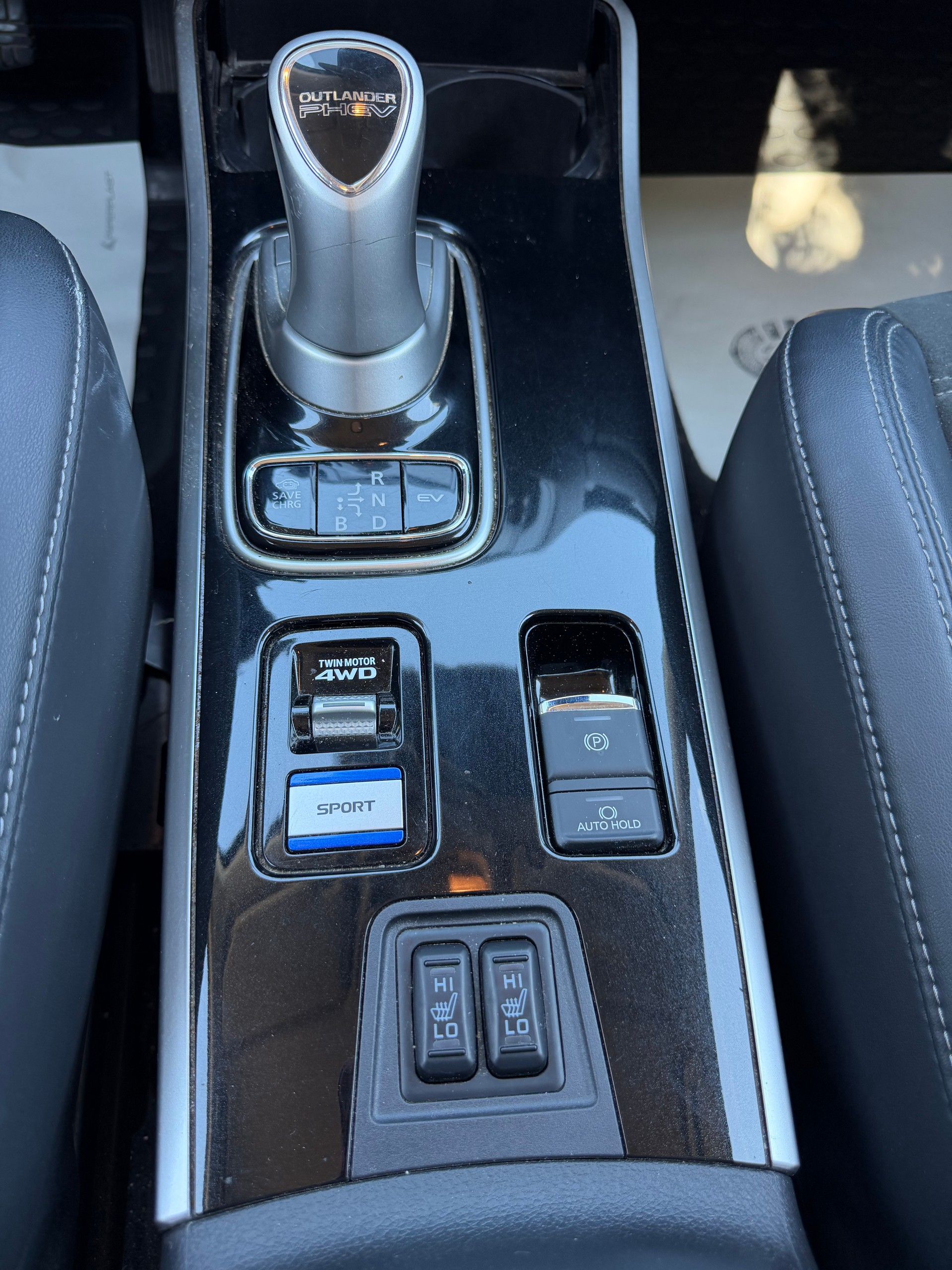 MITSUBISHI Outlander 2.4 PHEV Diamond 4WD Automatic-image-11