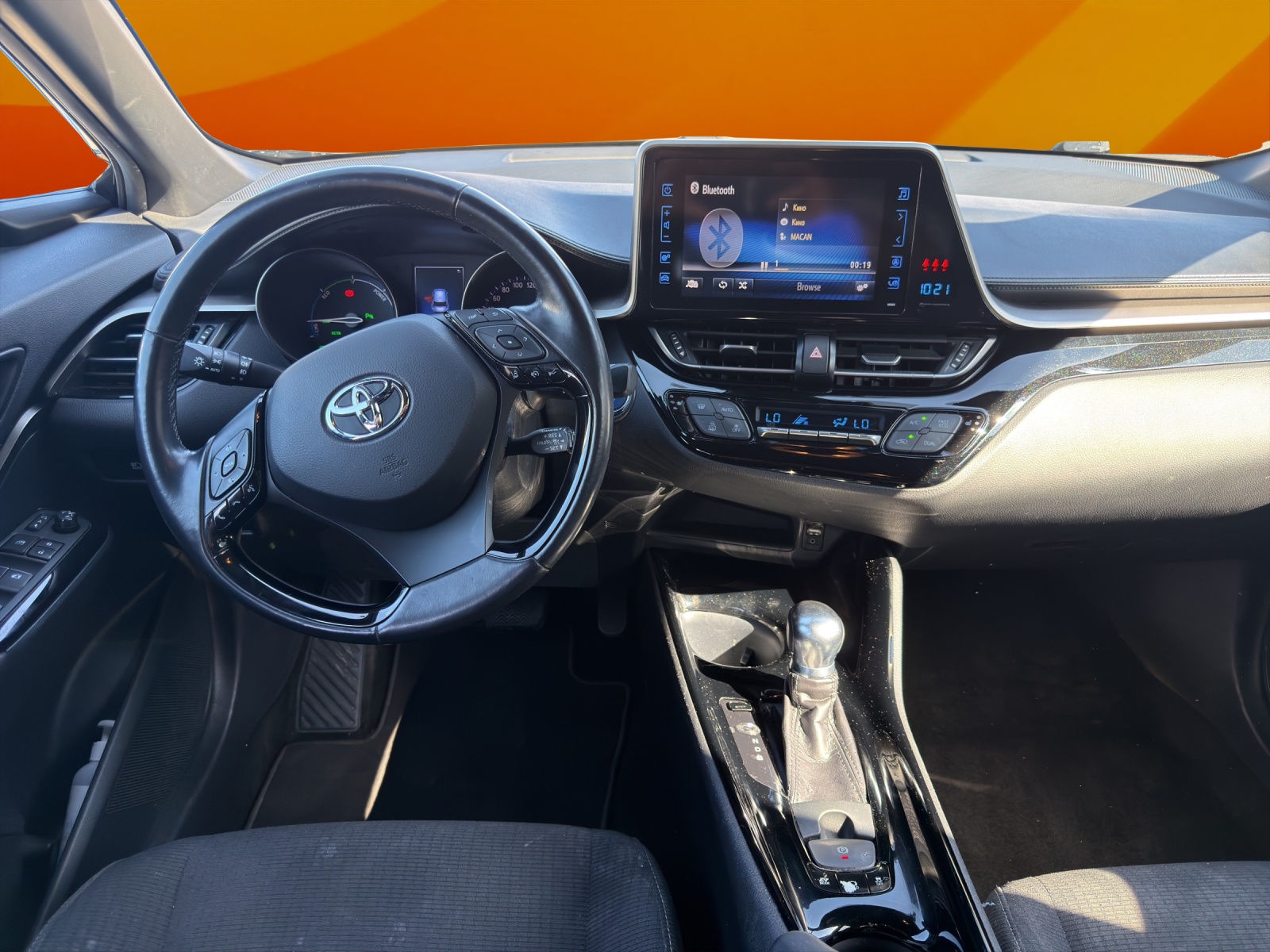 TOYOTA C-HR 1.8 HSD Trend CVT-image-8