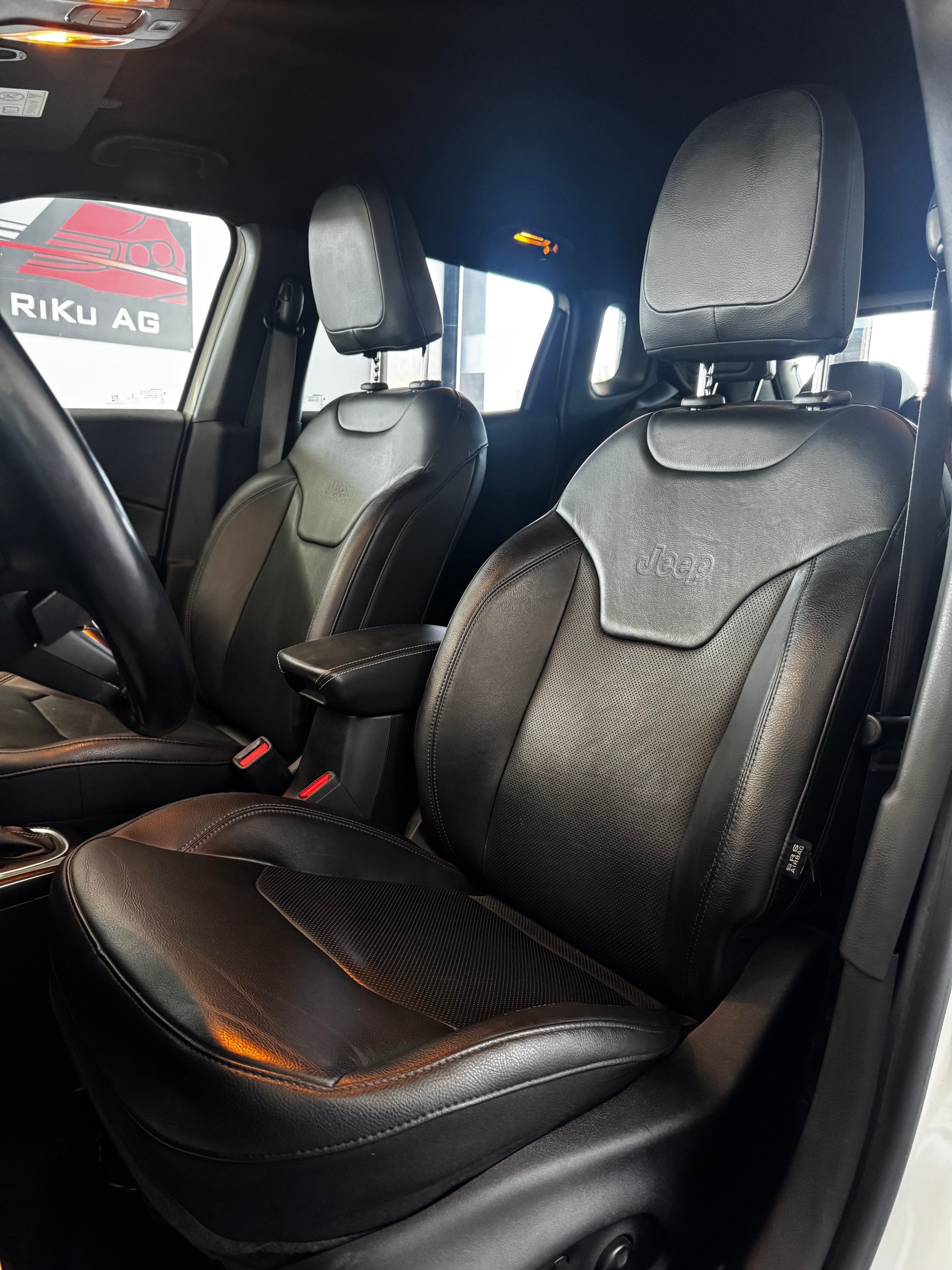 JEEP Compass 1.3 T PHEV S AWD-image-13