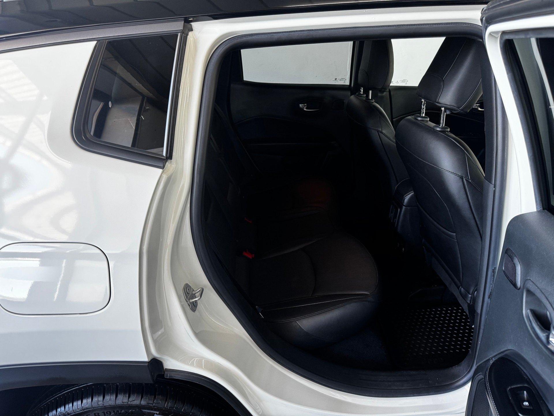 JEEP Compass 1.3 T PHEV S AWD-image-21