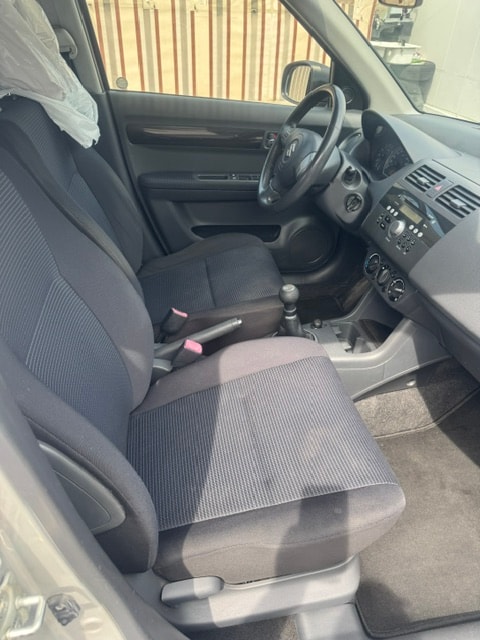 SUZUKI Swift 1.3i 16V GL 4x4-image-11