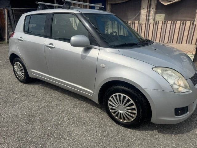 SUZUKI Swift 1.3i 16V GL 4x4-image-12