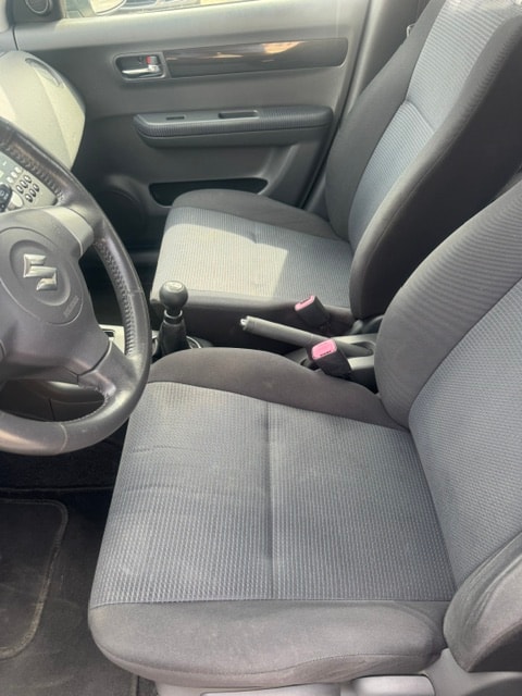 SUZUKI Swift 1.3i 16V GL 4x4-image-3