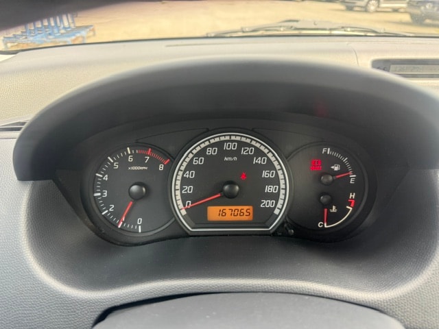 SUZUKI Swift 1.3i 16V GL 4x4-image-1