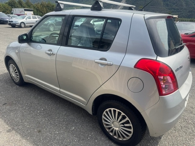 SUZUKI Swift 1.3i 16V GL 4x4-image-7
