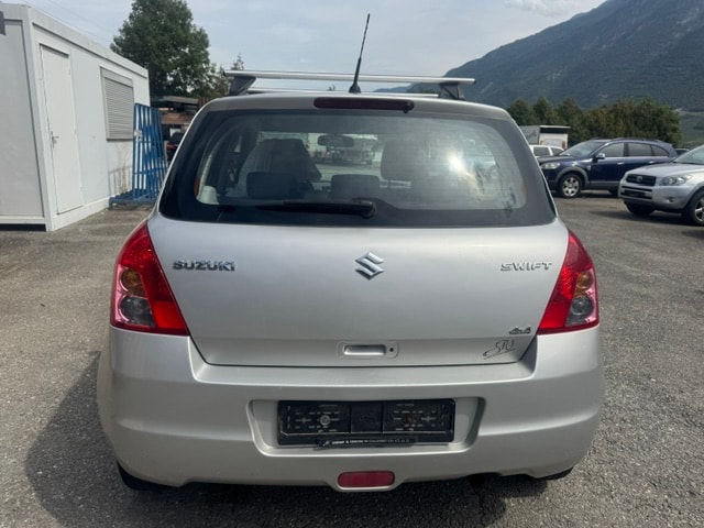 SUZUKI Swift 1.3i 16V GL 4x4-image-8