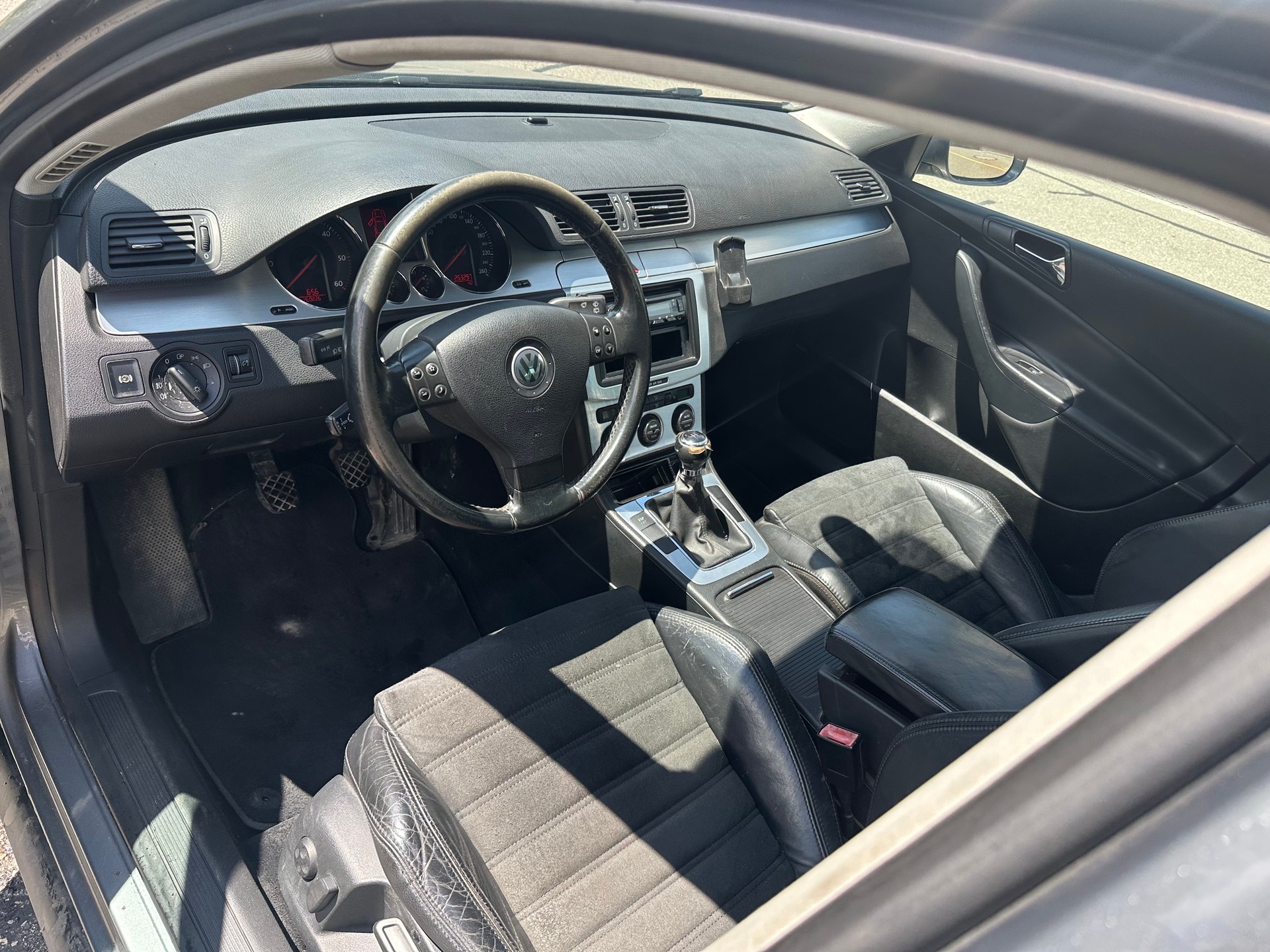 VW Passat 2.0 TDI Trendline 4Motion-image-10