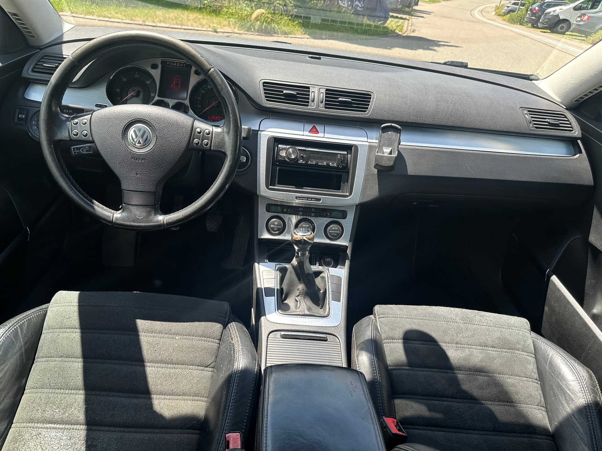 VW Passat 2.0 TDI Trendline 4Motion-image-8