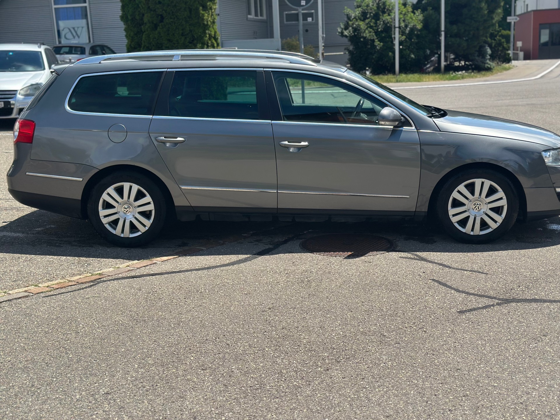 VW Passat 2.0 TDI Trendline 4Motion-image-4