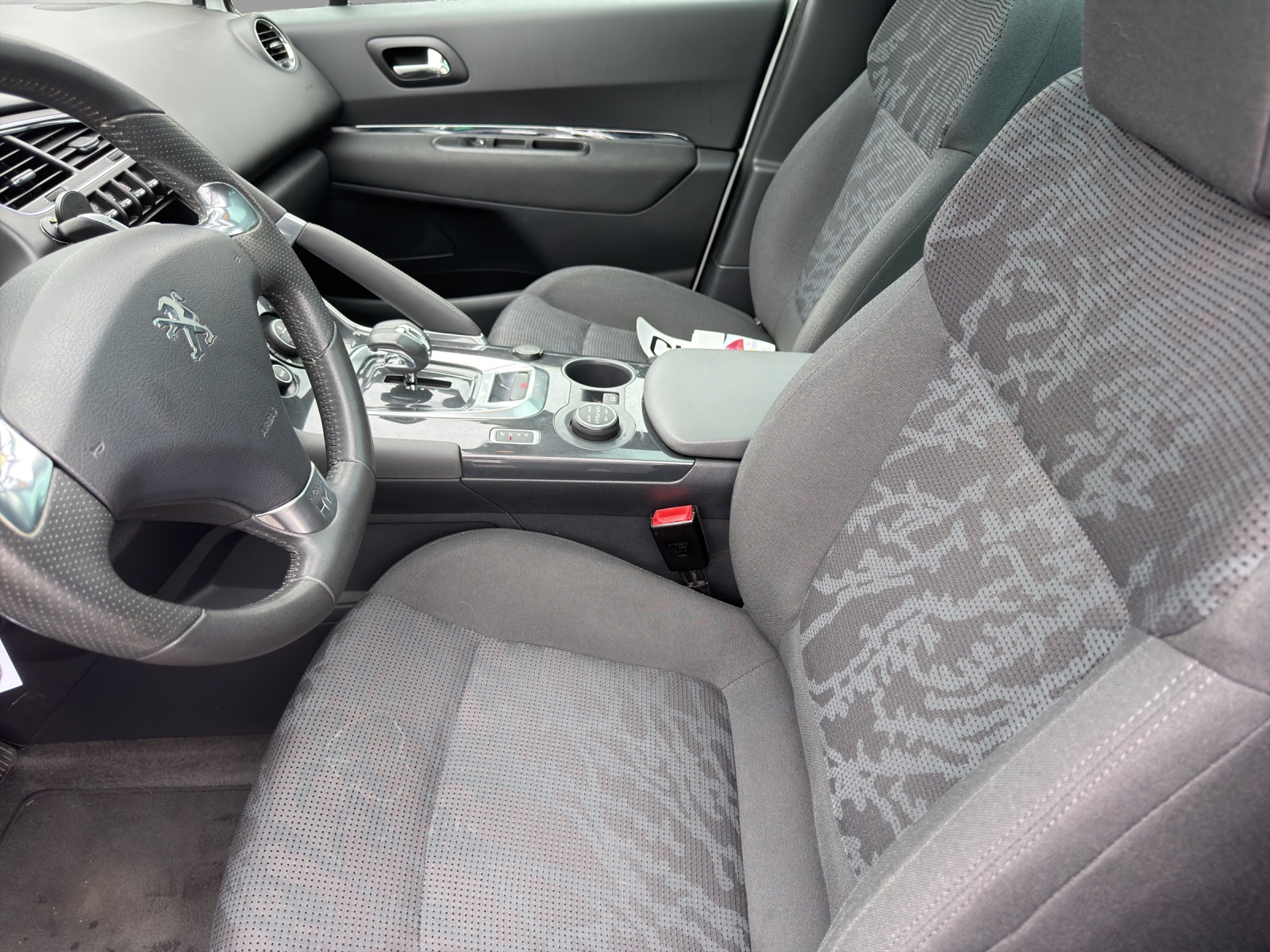 PEUGEOT 3008 HYbrid4 2.0 HDI EGS6-image-5