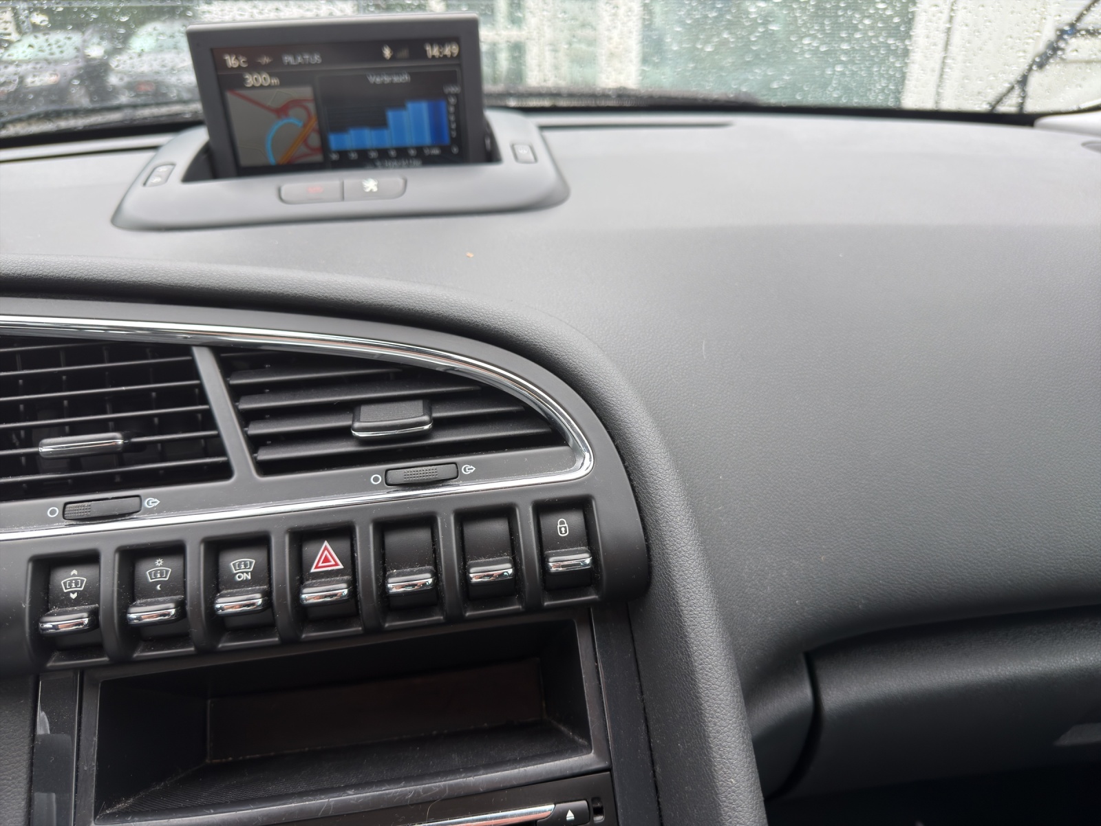 PEUGEOT 3008 HYbrid4 2.0 HDI EGS6-image-7