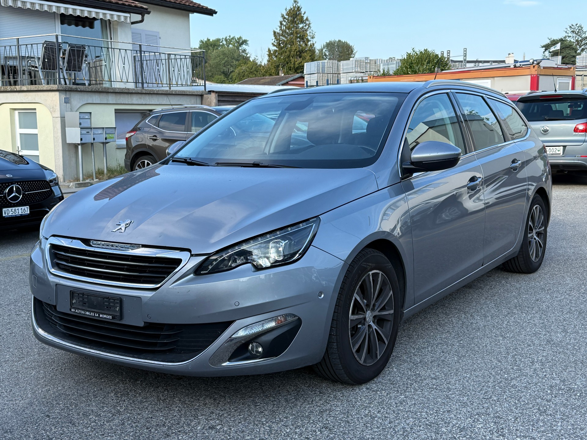 PEUGEOT 308 SW 1.2 THP Allure - Témoin de moteur reste allumé - Problème moteur - Pour Export !-showroom-element-1