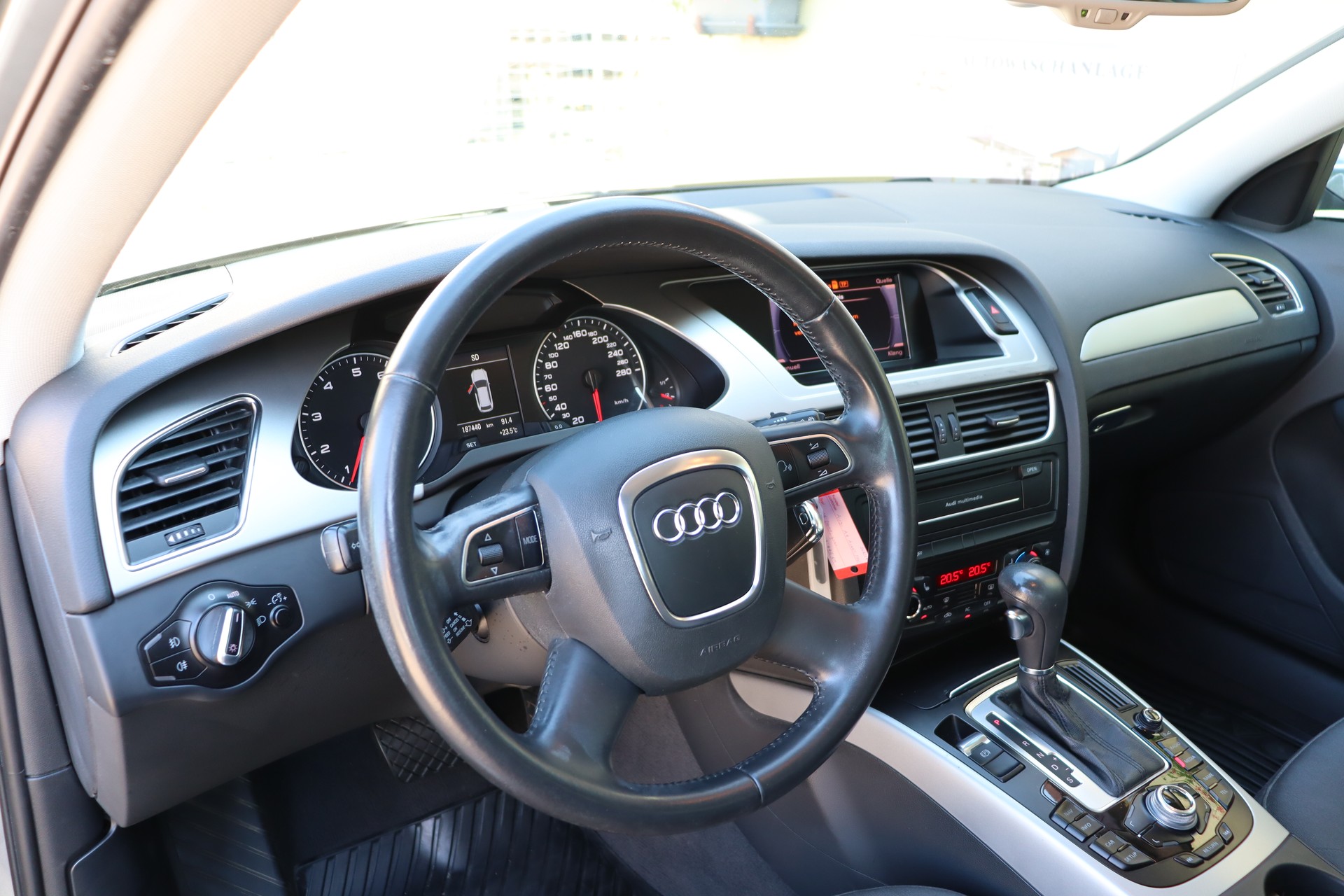 AUDI A4 Avant 1.8 TFSI multitronic-image-6