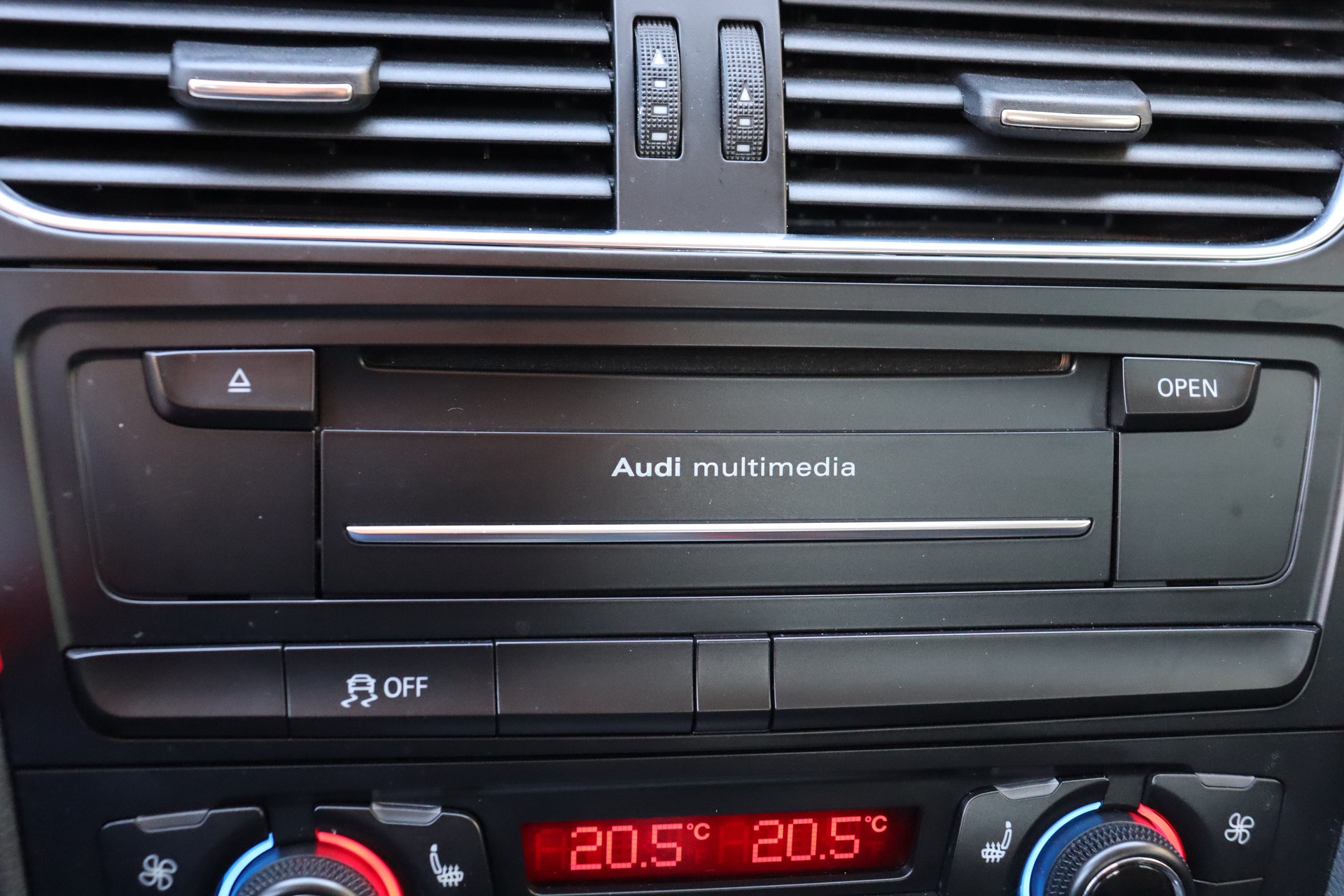 AUDI A4 Avant 1.8 TFSI multitronic-image-19