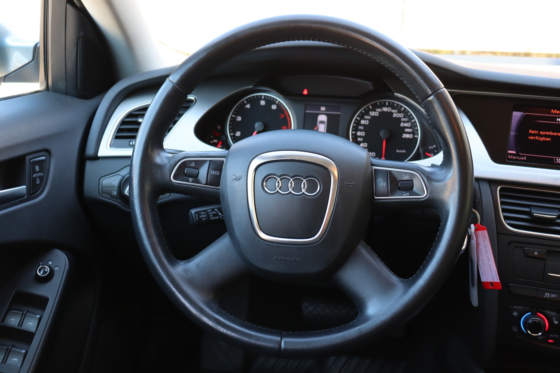 AUDI A4 Avant 1.8 TFSI multitronic-image-9