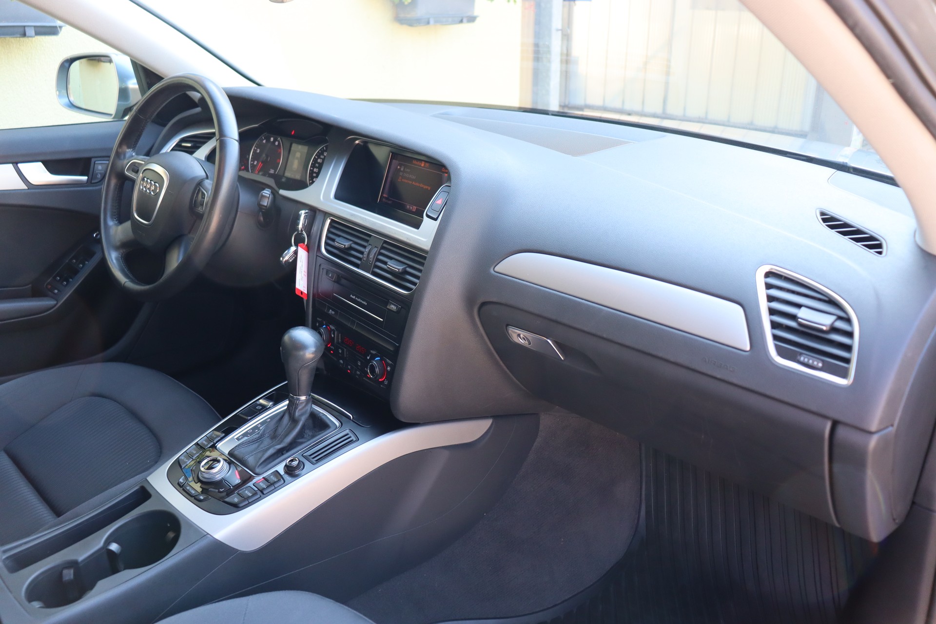AUDI A4 Avant 1.8 TFSI multitronic-image-7
