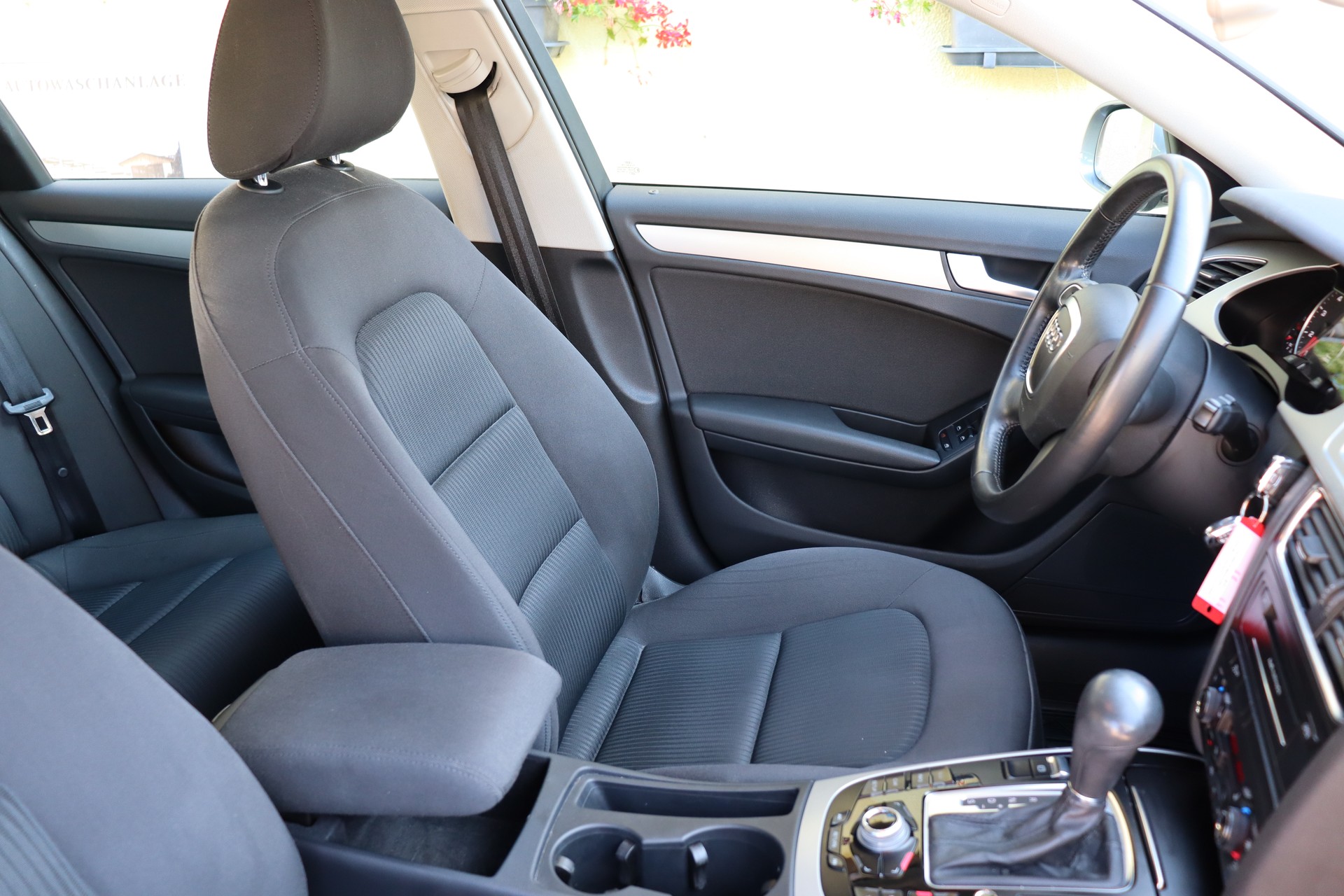 AUDI A4 Avant 1.8 TFSI multitronic-image-10