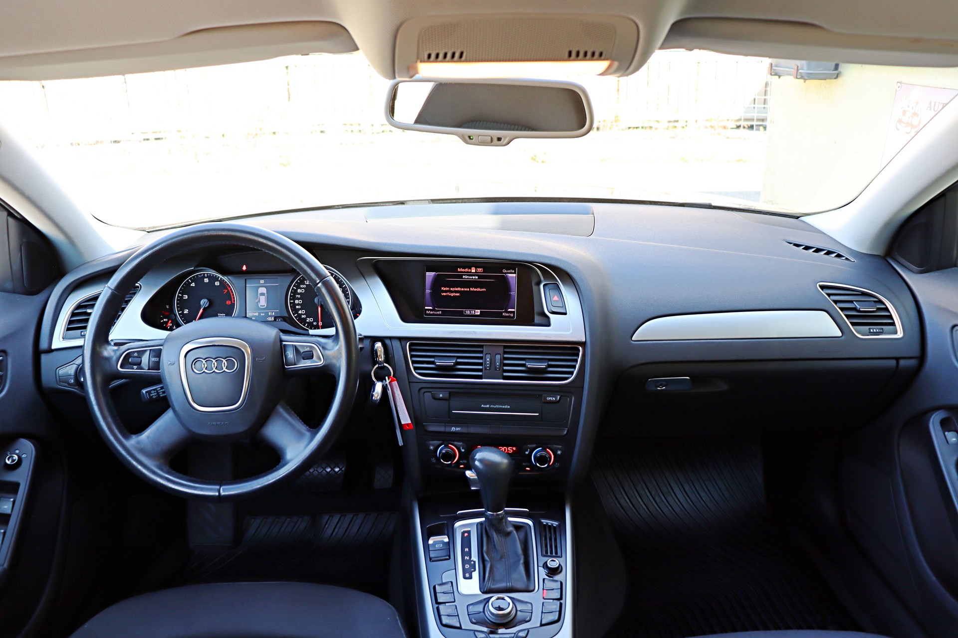 AUDI A4 Avant 1.8 TFSI multitronic-image-8