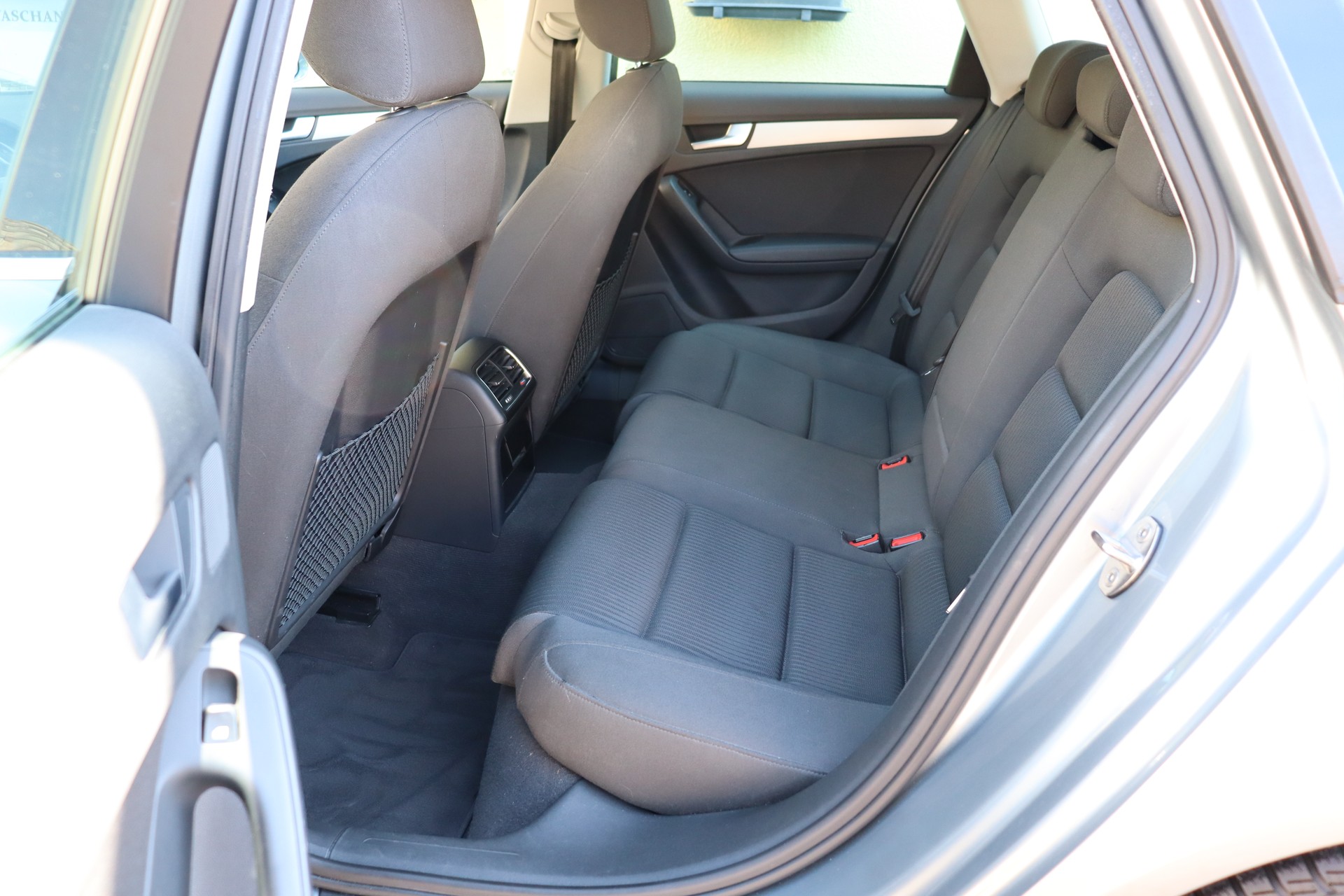 AUDI A4 Avant 1.8 TFSI multitronic-image-12