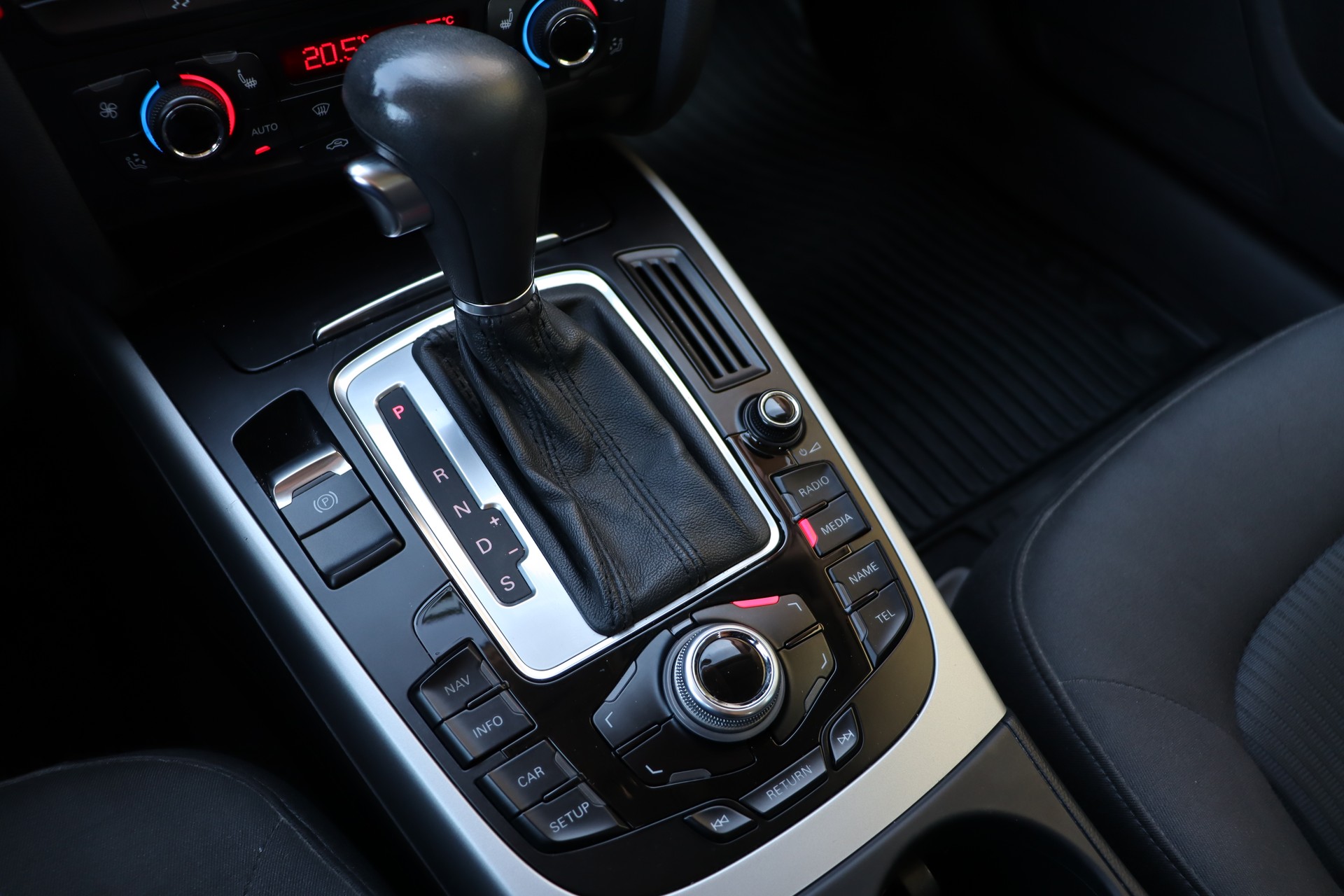 AUDI A4 Avant 1.8 TFSI multitronic-image-21
