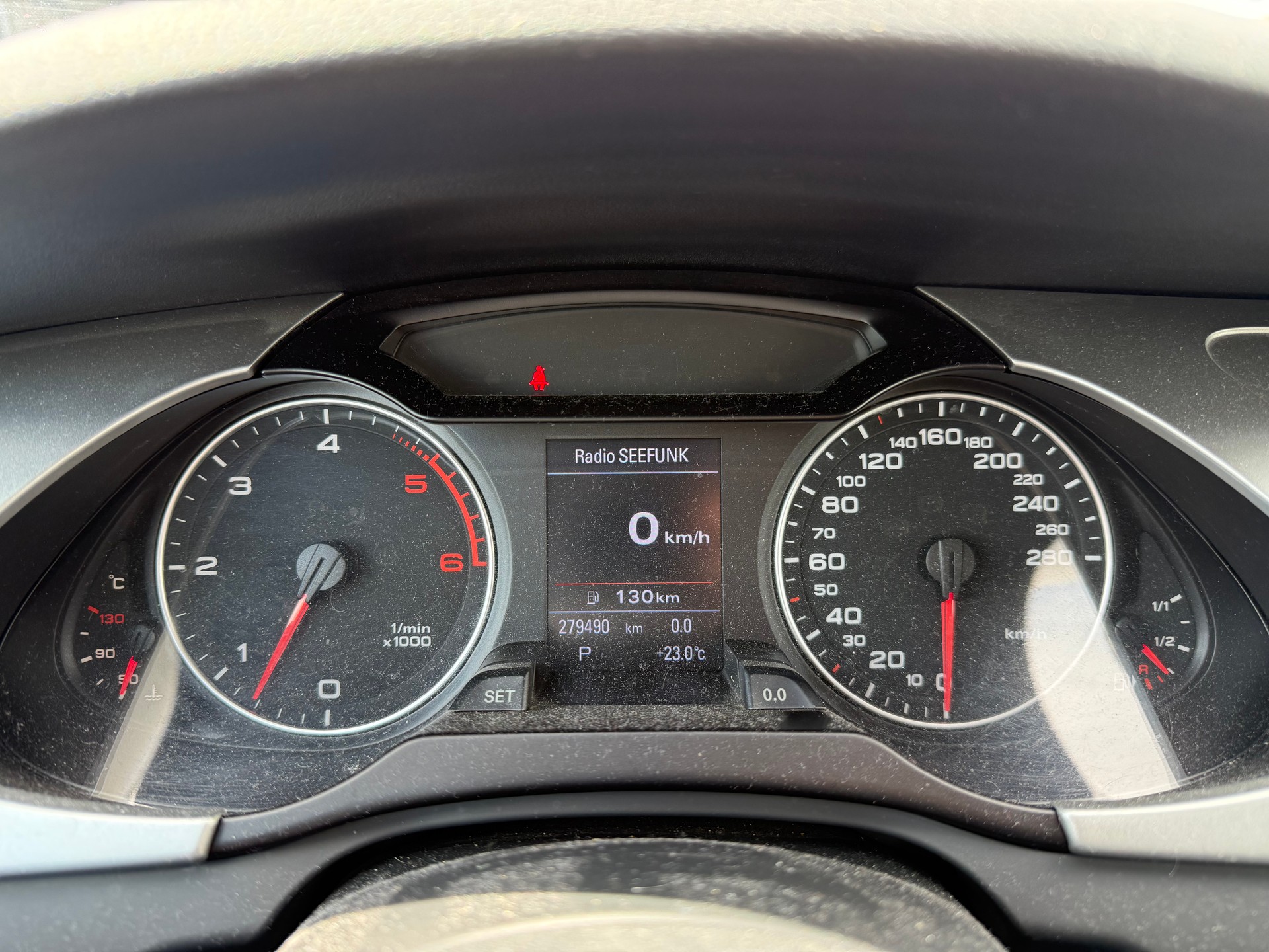 AUDI A4 Cabriolet 2.7 TDI multitronic-image-13