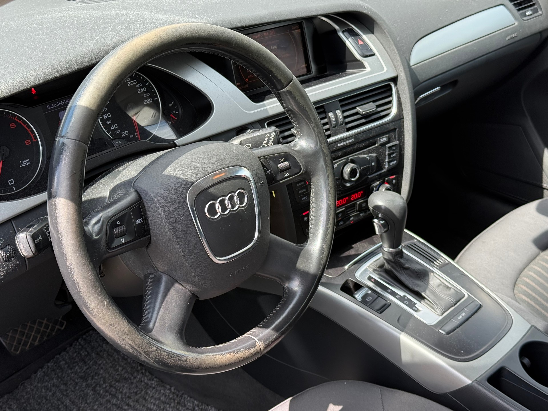 AUDI A4 Cabriolet 2.7 TDI multitronic-image-9