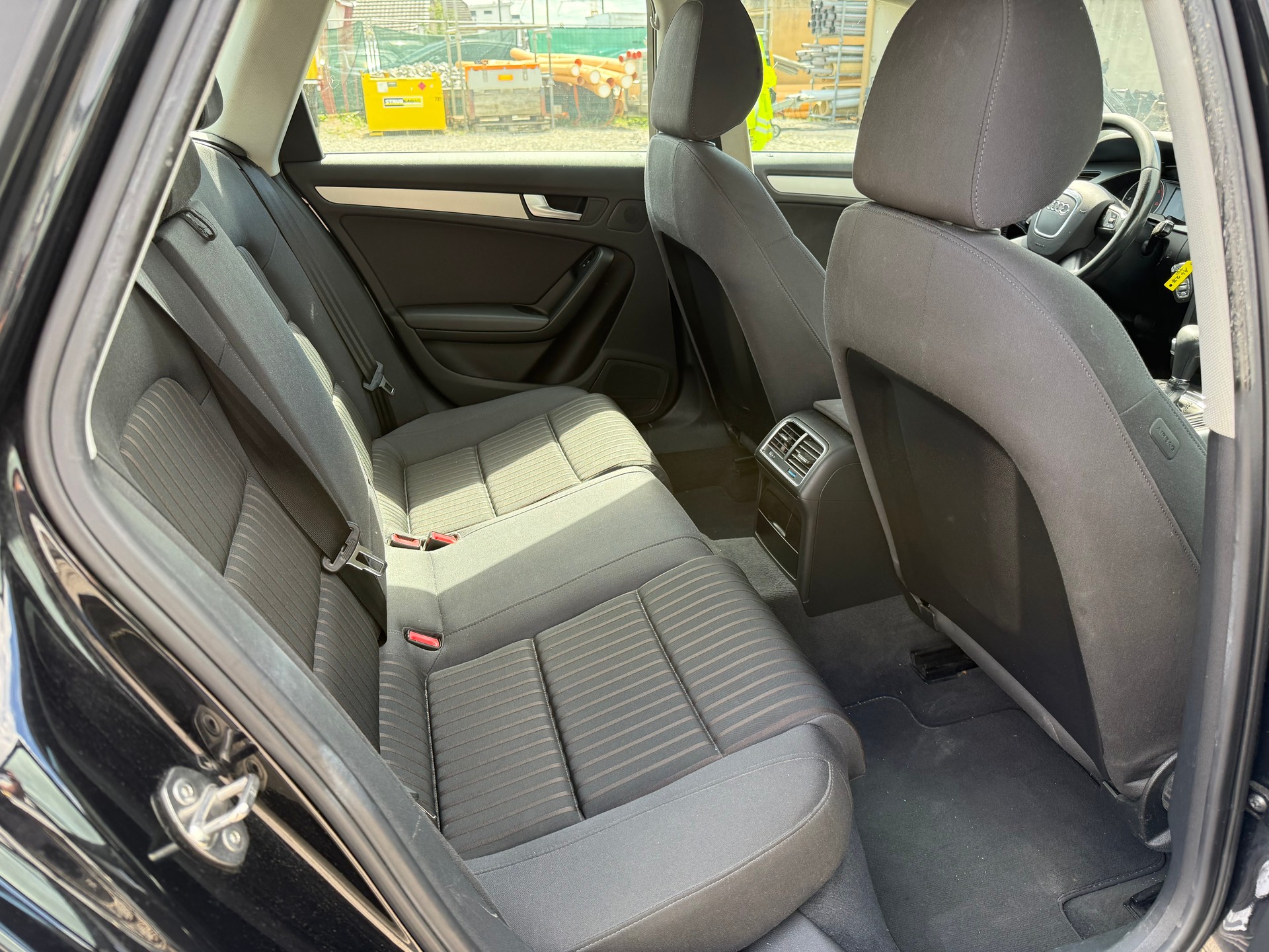 AUDI A4 Cabriolet 2.7 TDI multitronic-image-12