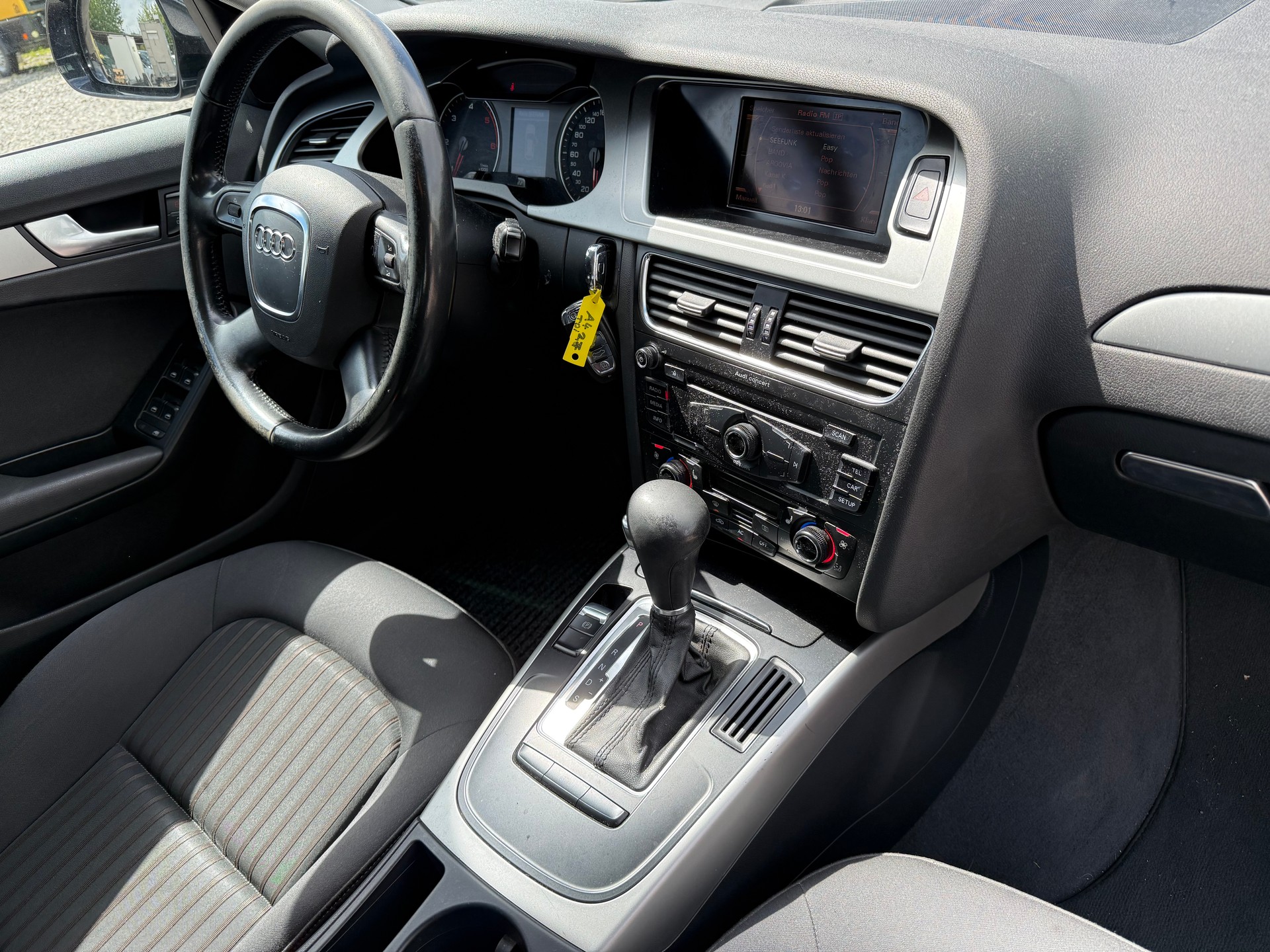 AUDI A4 Cabriolet 2.7 TDI multitronic-image-10