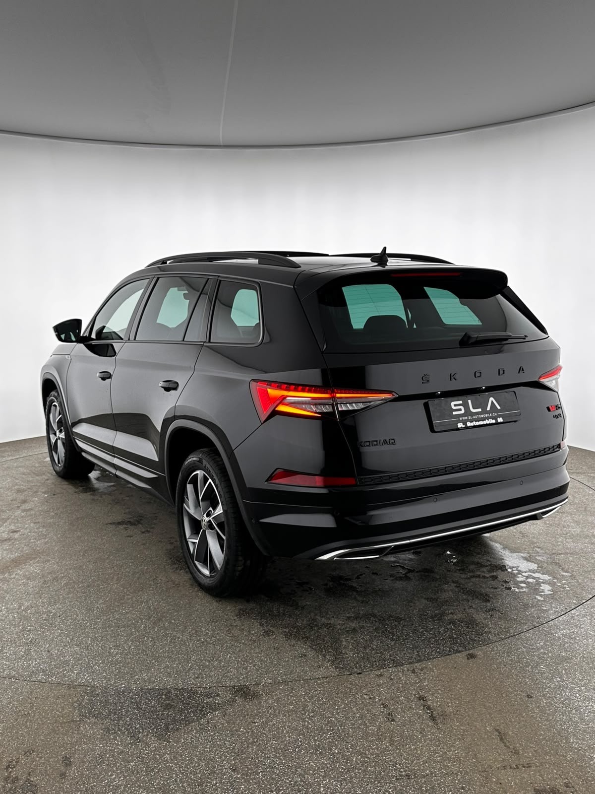 SKODA Kodiaq 2.0 TDI CR SportLine 4x4 DSG / 7 Sitz / Panoramadach / Leasing ab 299.--showroom-element-1