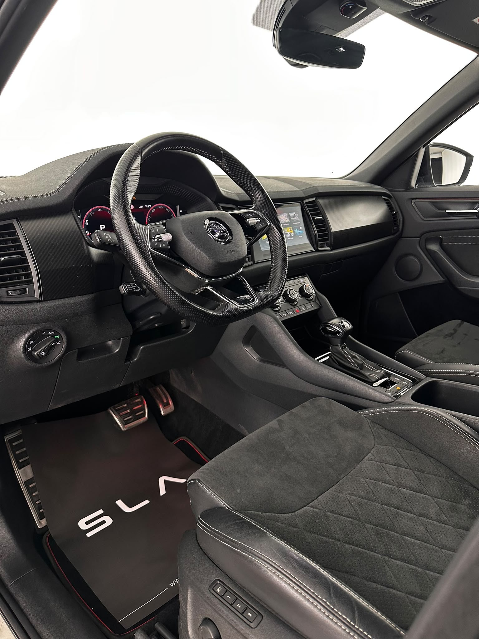 SKODA Kodiaq 2.0 TDI CR SportLine 4x4 DSG / 7 Sitz / Panoramadach / Leasing ab 299.--image-6