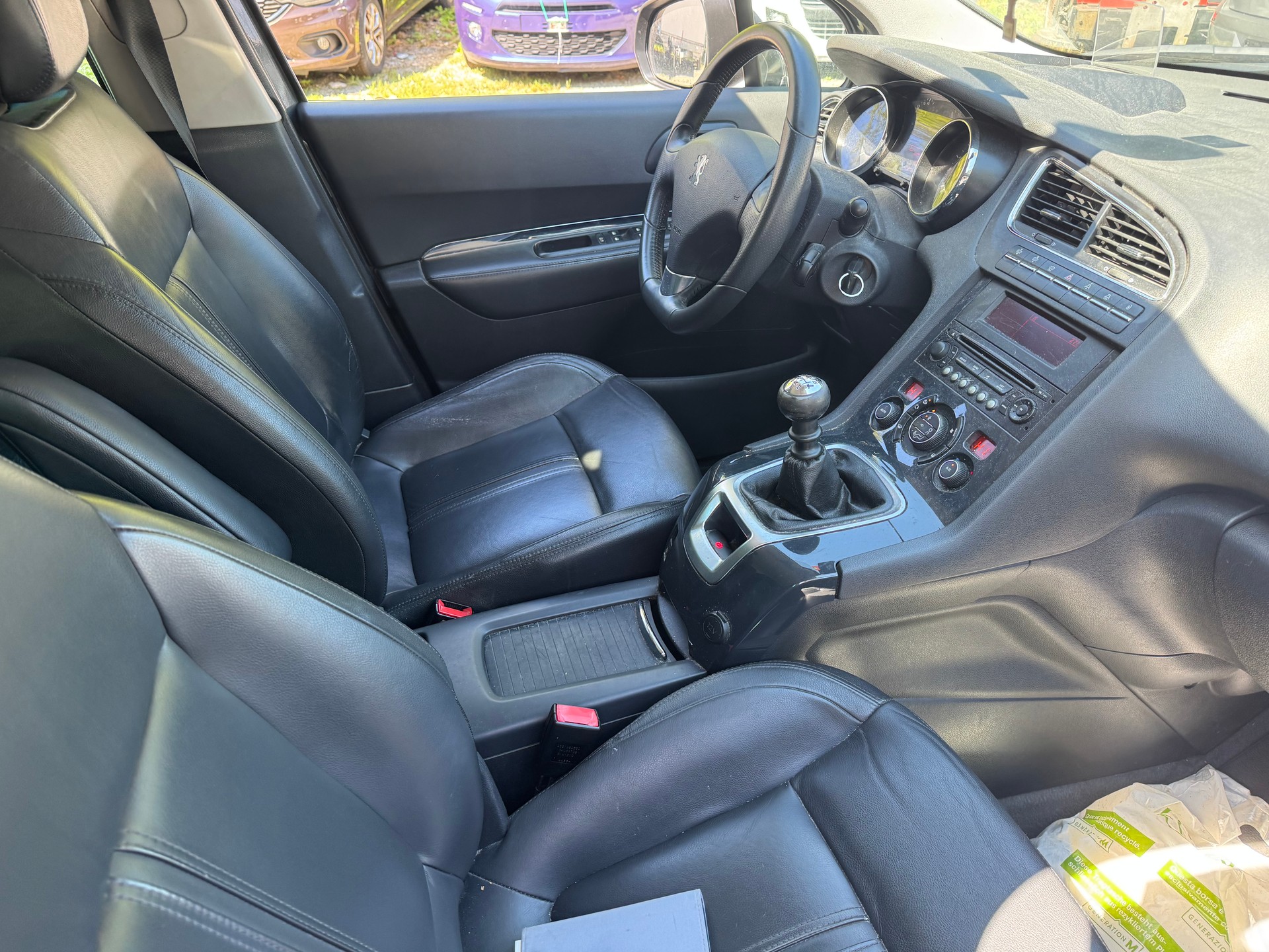 PEUGEOT 5008 1.6 16V T Sport Pack-image-6