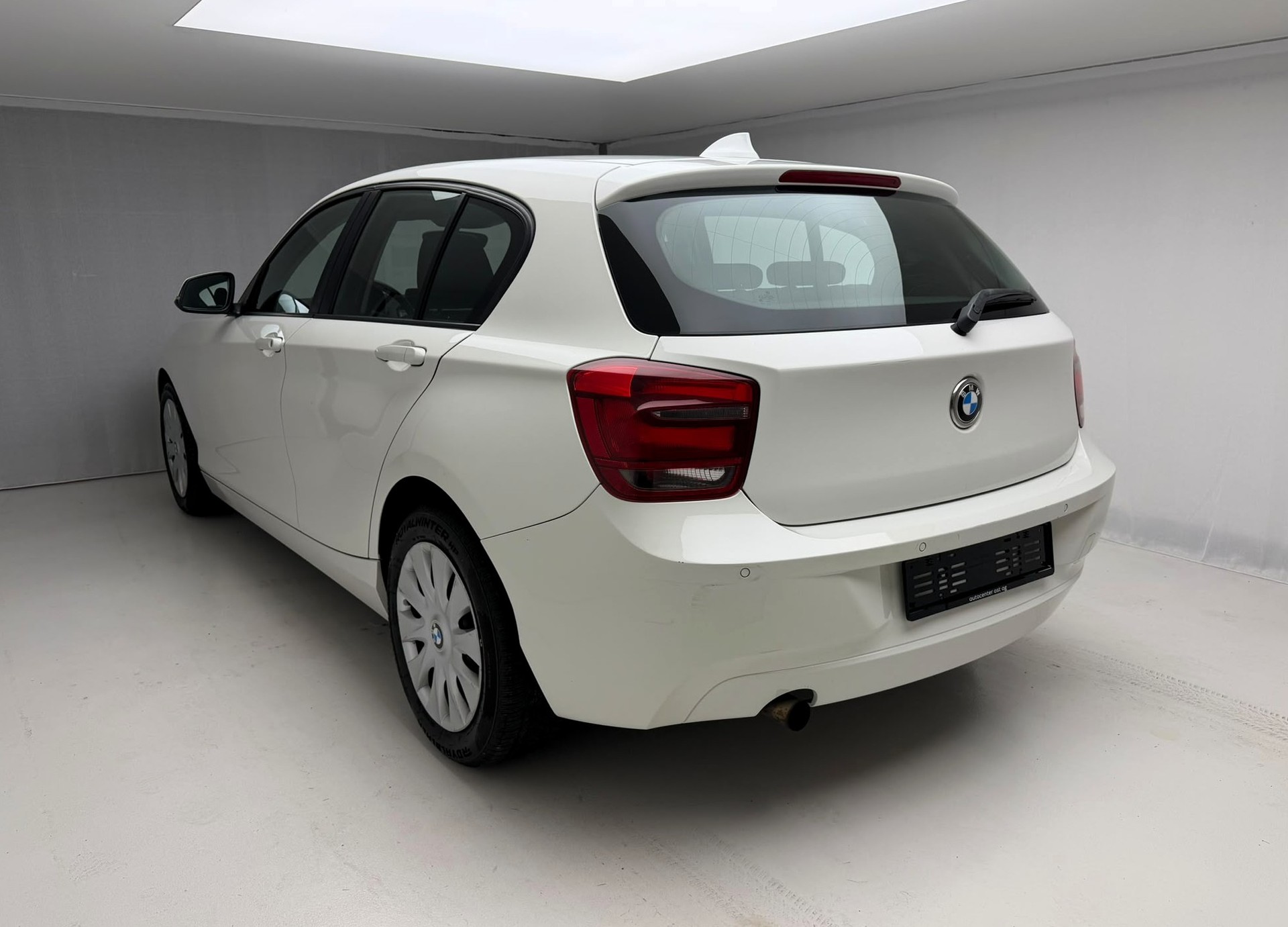 BMW 114i Business-showroom-element-3