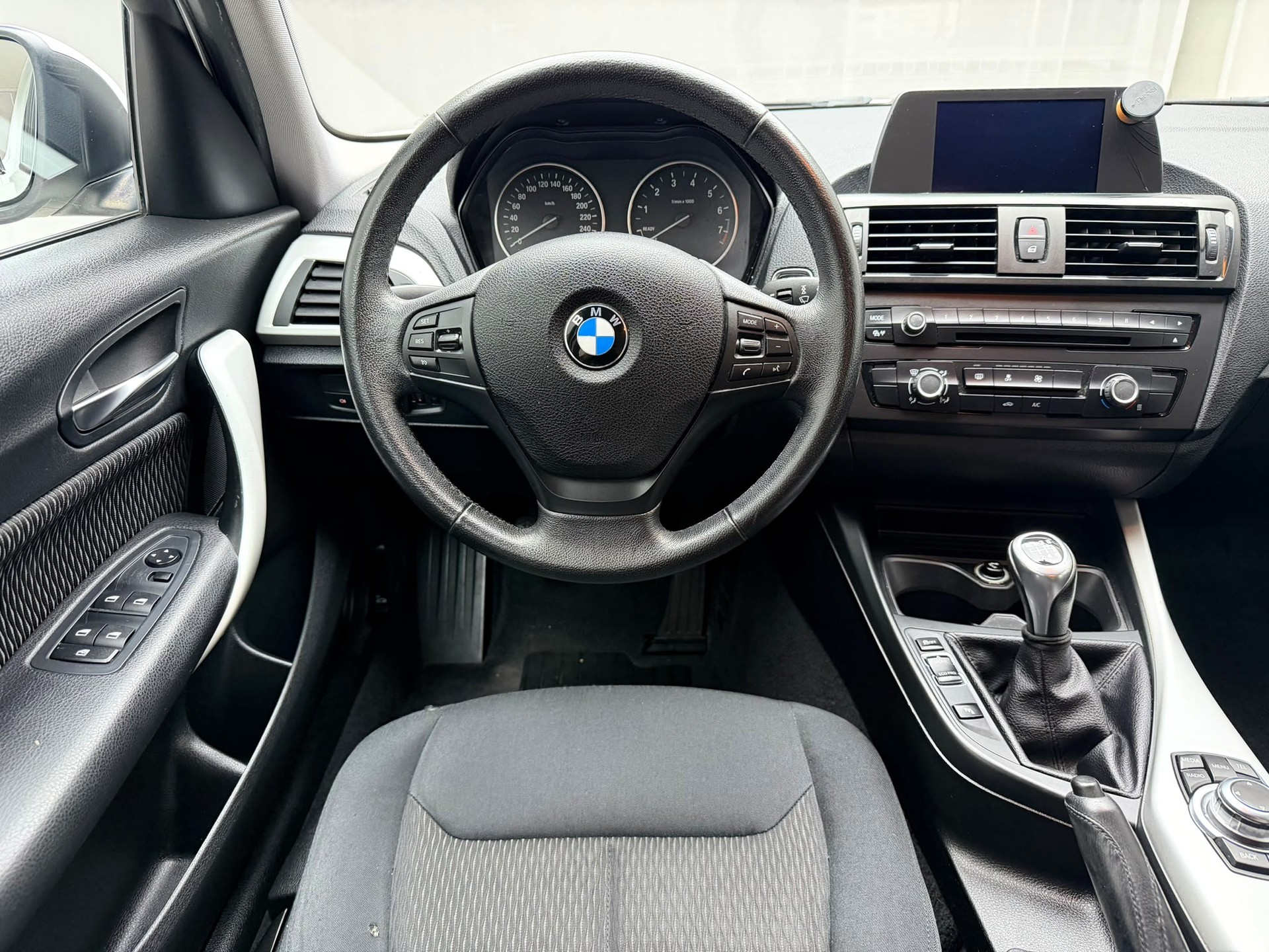 BMW 114i Business-image-11