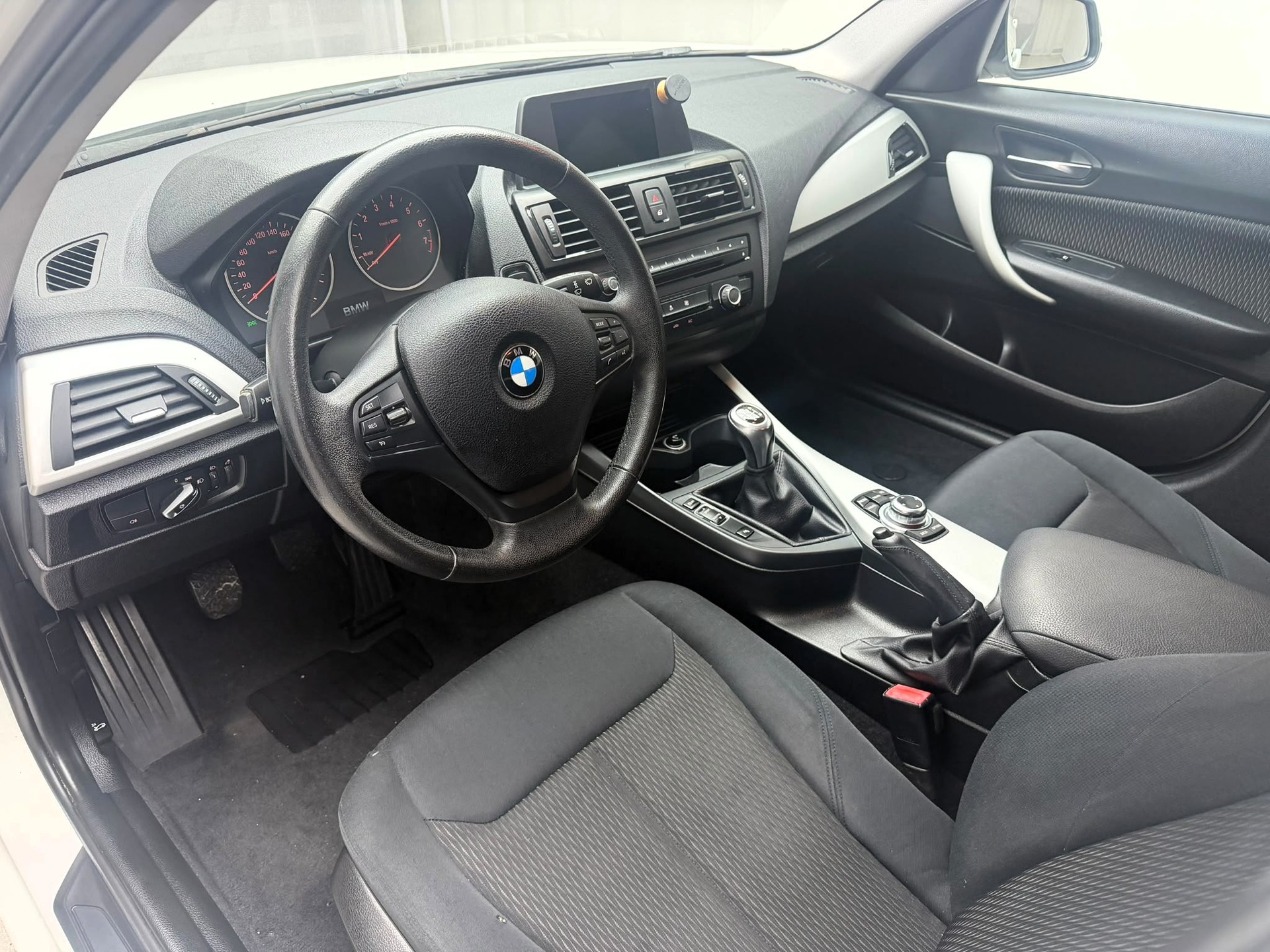 BMW 114i Business-image-6