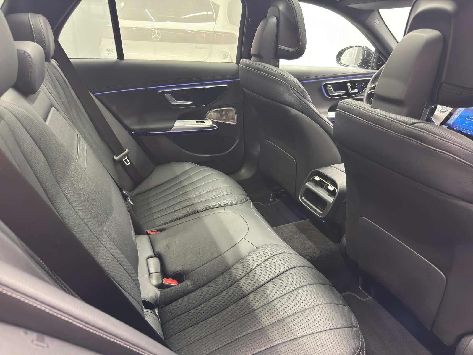MERCEDES-BENZ E 300 de AMG Line 4Matic-image-9