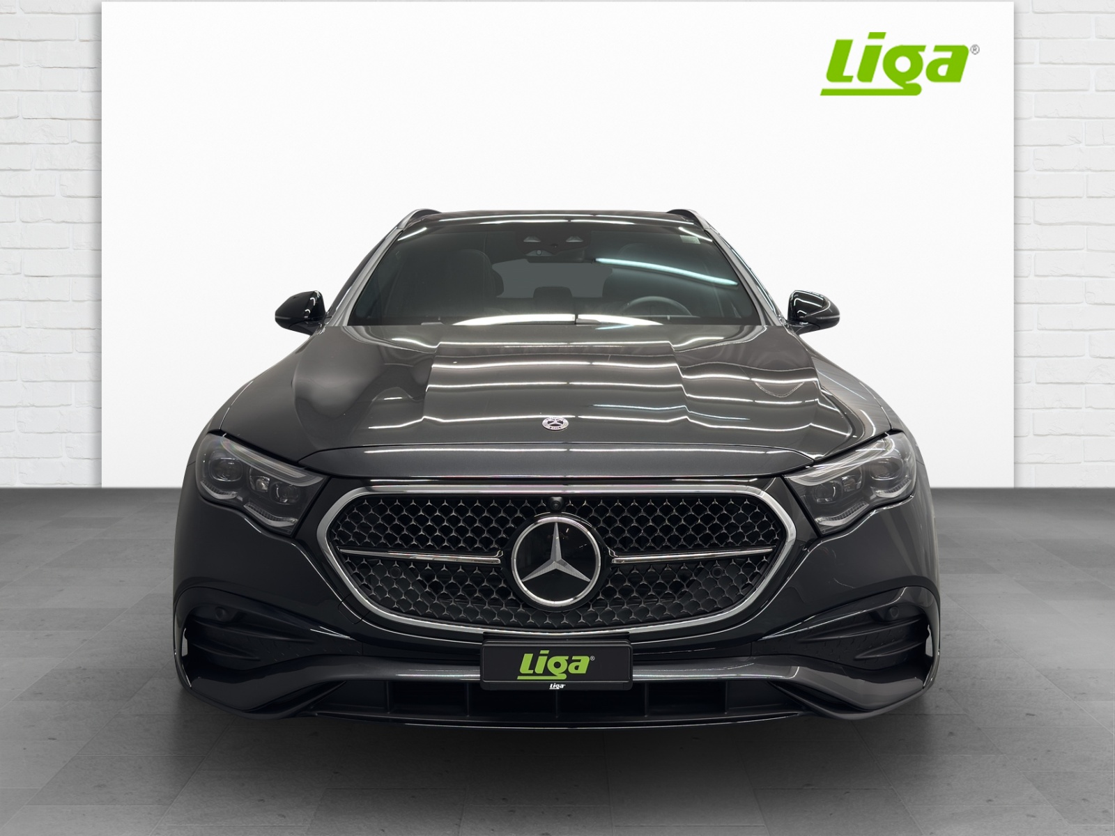 MERCEDES-BENZ E 300 de AMG Line 4Matic-showroom-element-1