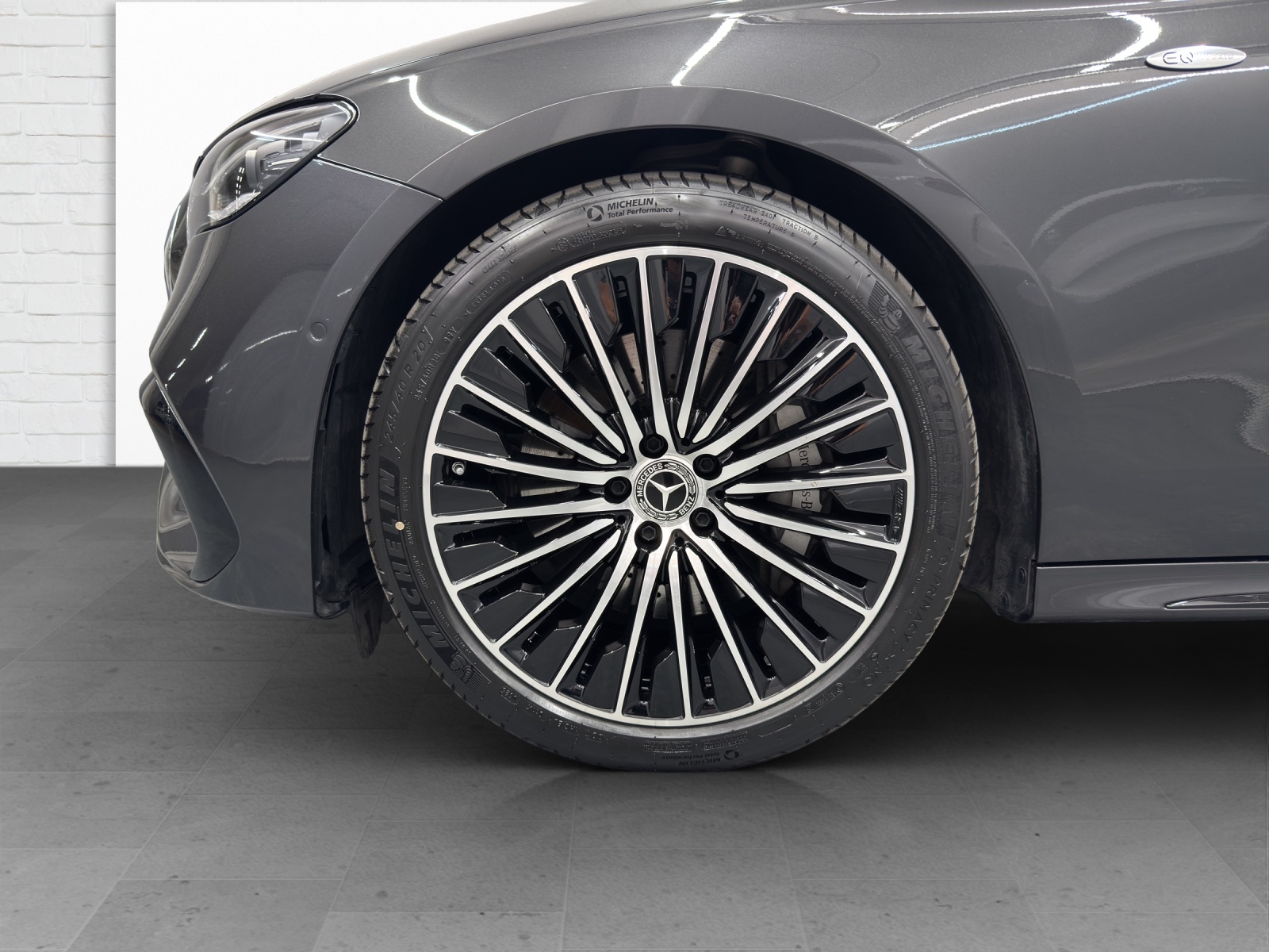 MERCEDES-BENZ E 300 de AMG Line 4Matic-image-5