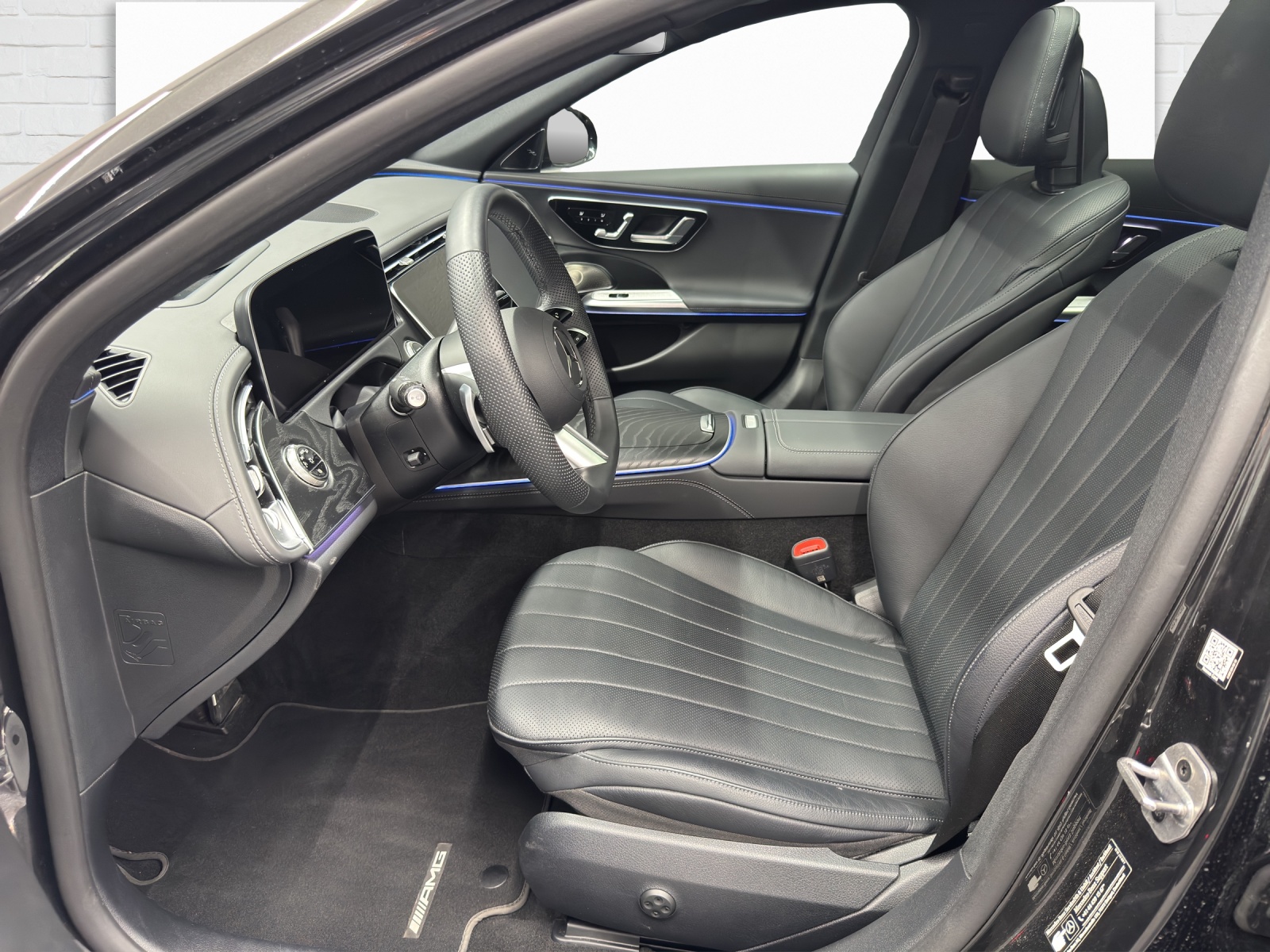 MERCEDES-BENZ E 300 de AMG Line 4Matic-image-6